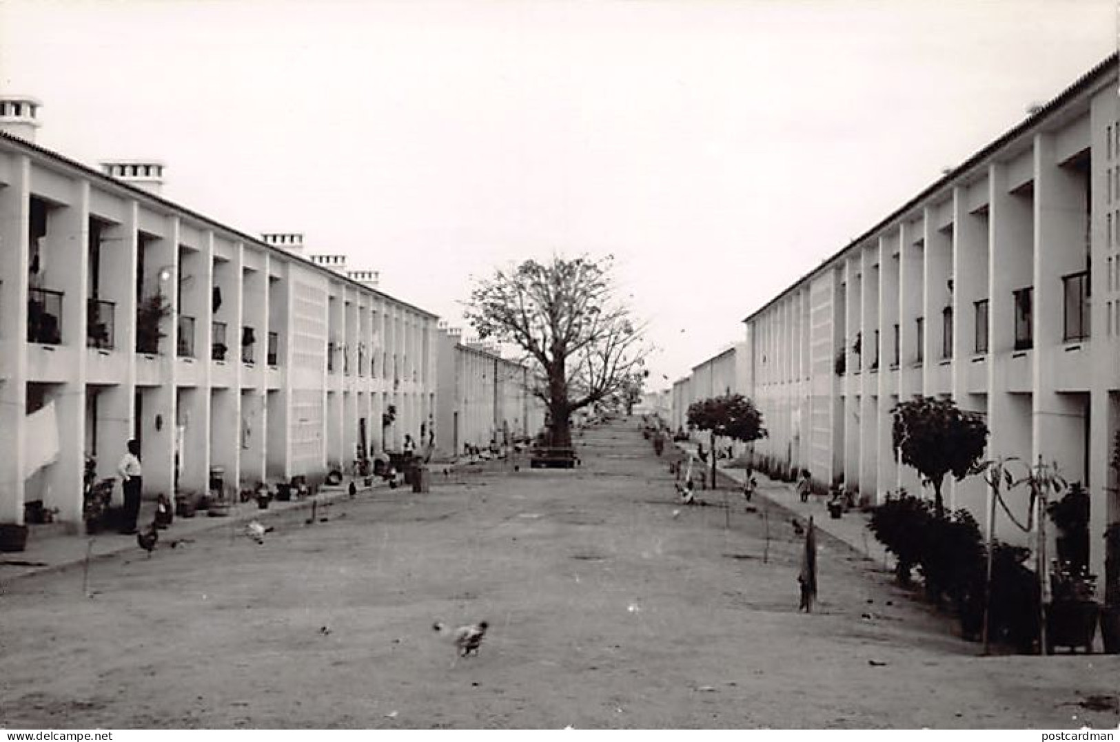 Angola - LUANDA - One Of The Native Quarters In The Suburbs Of The City - Publ. Direcçao Dos Serviços De Economica  - Angola