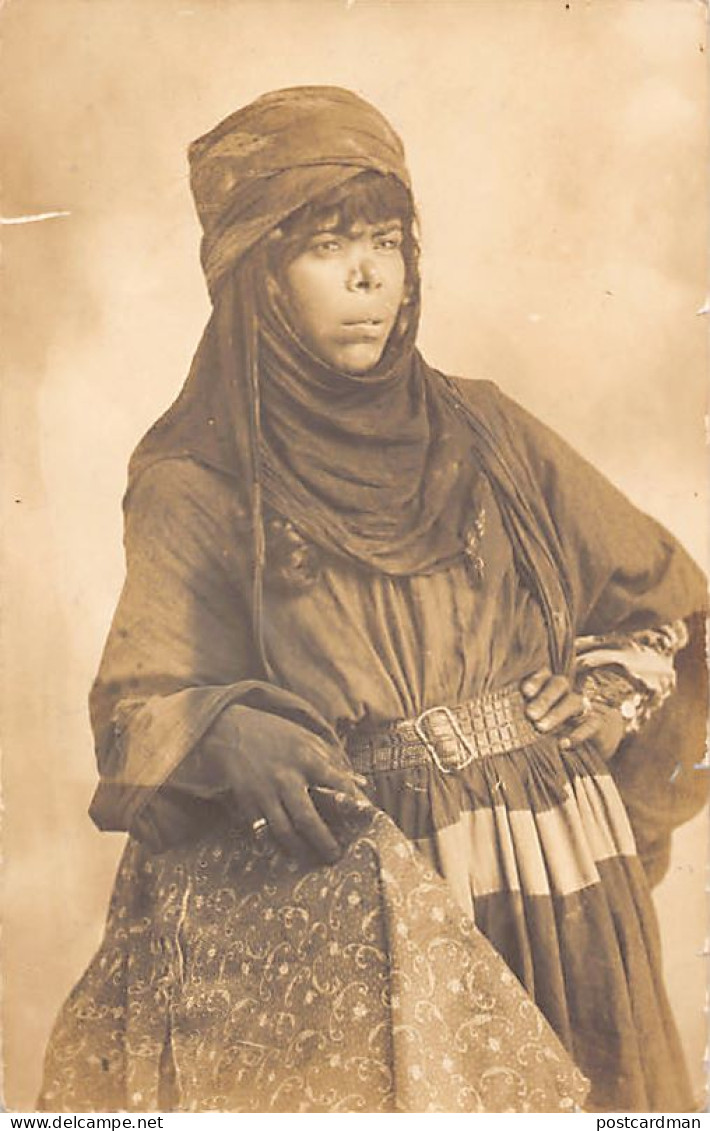 Syrie - Type De Femme Bédouine Des Environs D'Alep - CARTE PHOTO - Ed. Inconnu  - Syrie