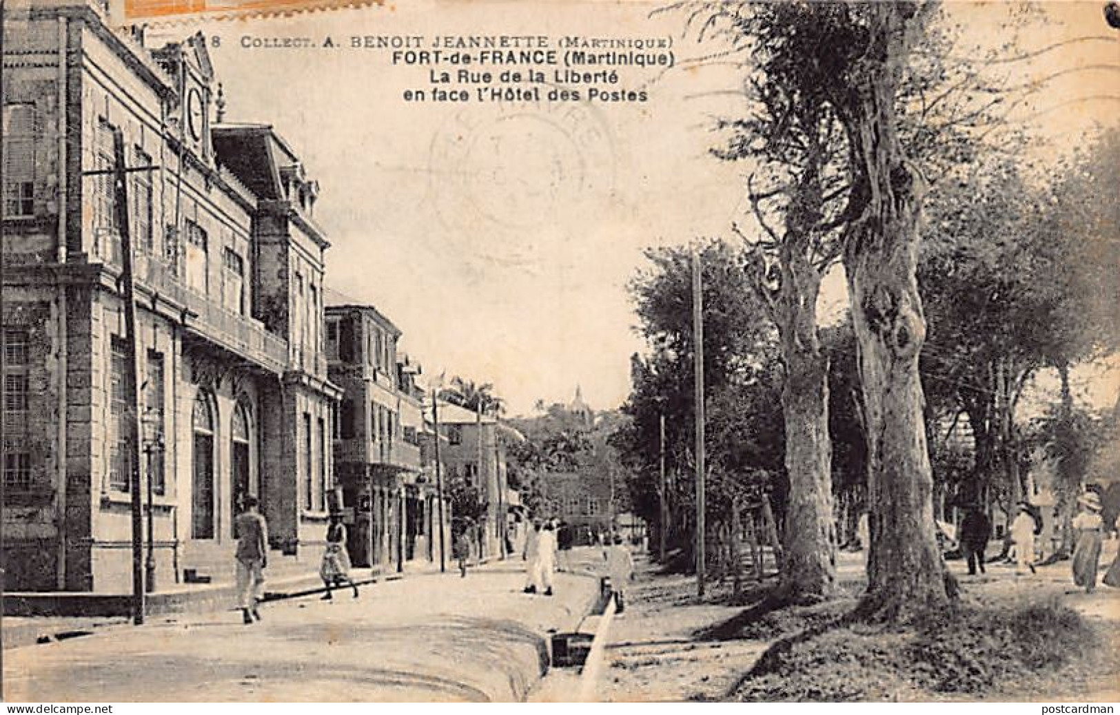 Martinique - FORT-DE-FRANCE - La Rue De La Liberté En Face L'Hôtel Des Postes - Ed. A. Benoit-Jeannette 118 - Fort De France