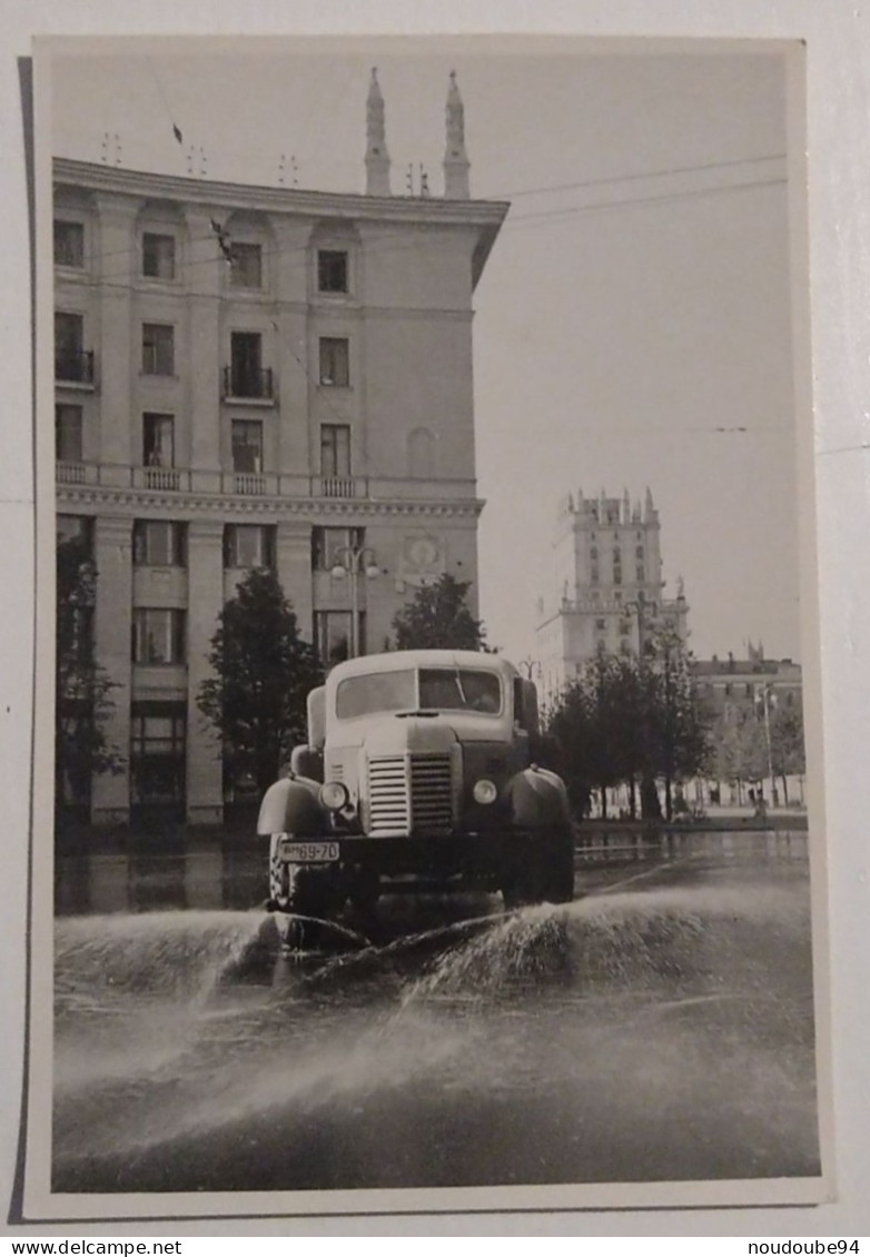 Bielorussie Russie Minsk Immeubles Pres De La Place De La Gare Vehicule Camion - Weißrussland