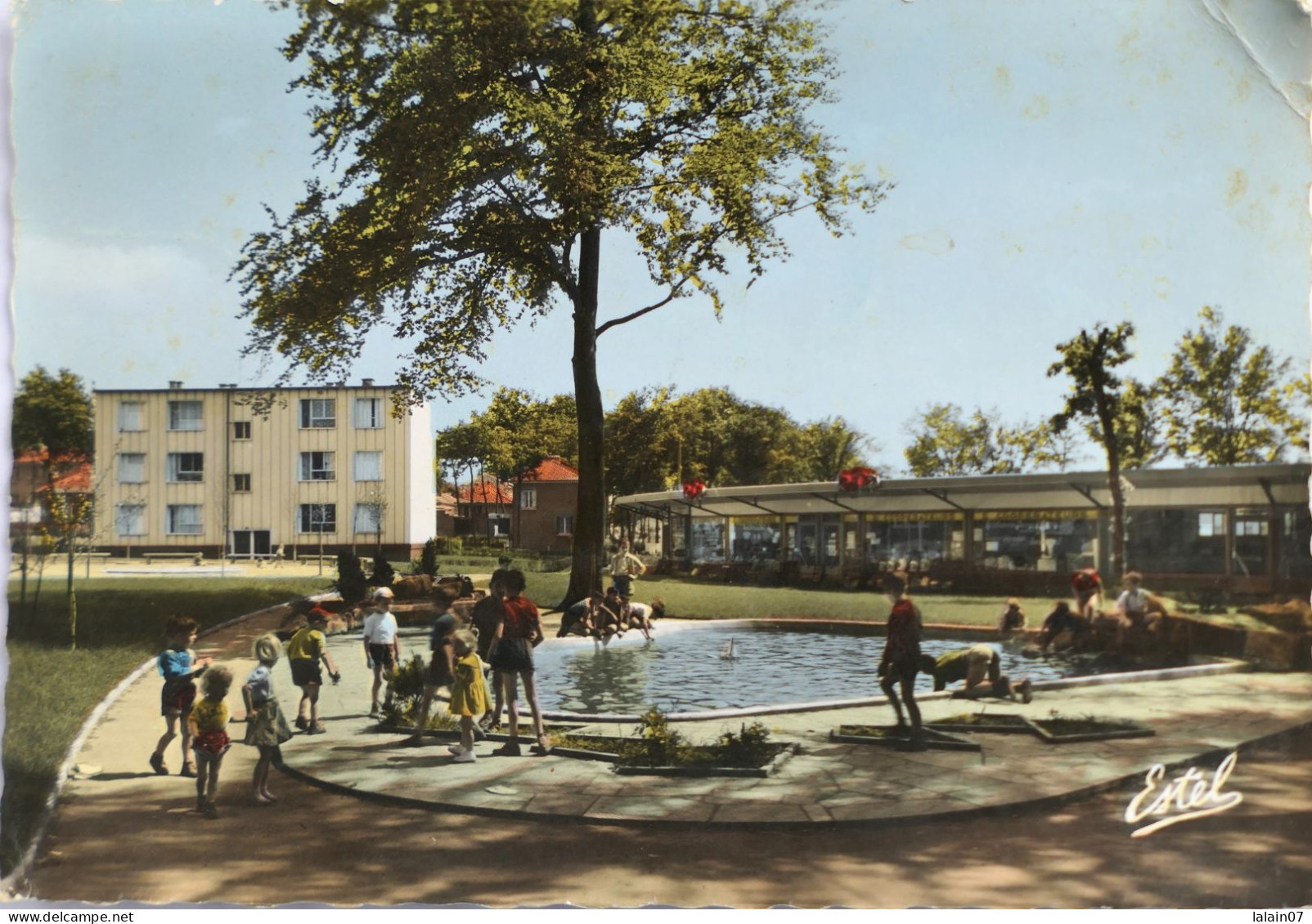 Carte Postale : 57 : SAINT NICOLAS EN FORET : Centre Commercial Et Bassin, Animé, Timbre En 1962 - Autres & Non Classés