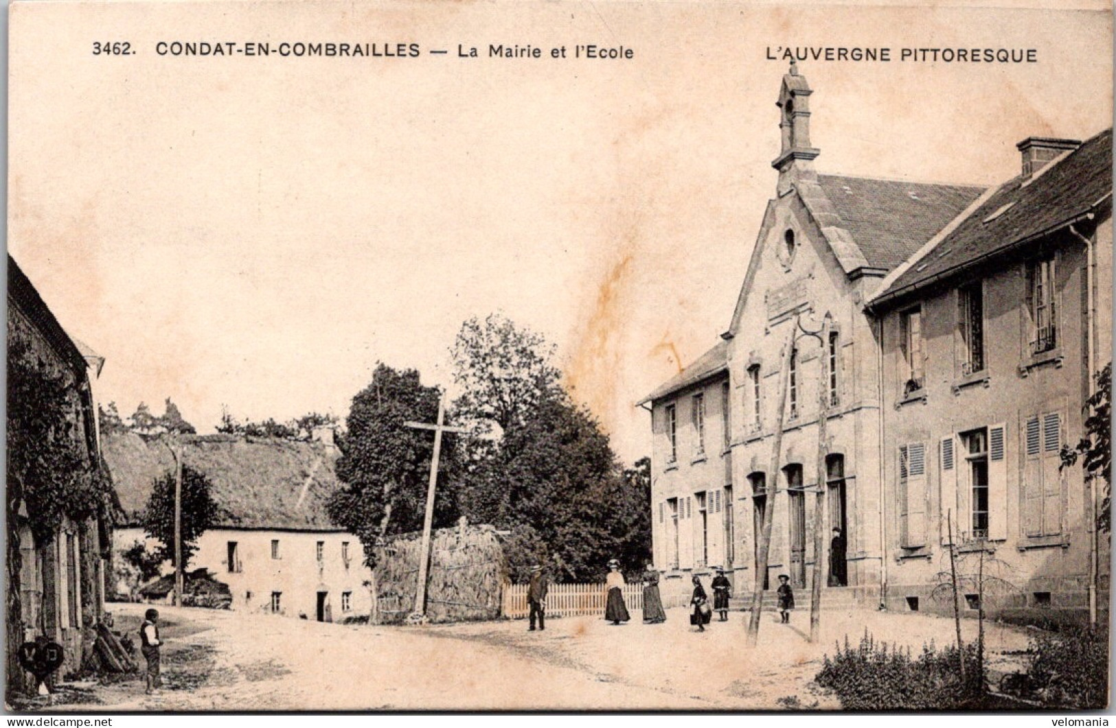 S16505 Cpa 63 Condat En Combrailles - La Mairie Et L'Ecole - Otros & Sin Clasificación