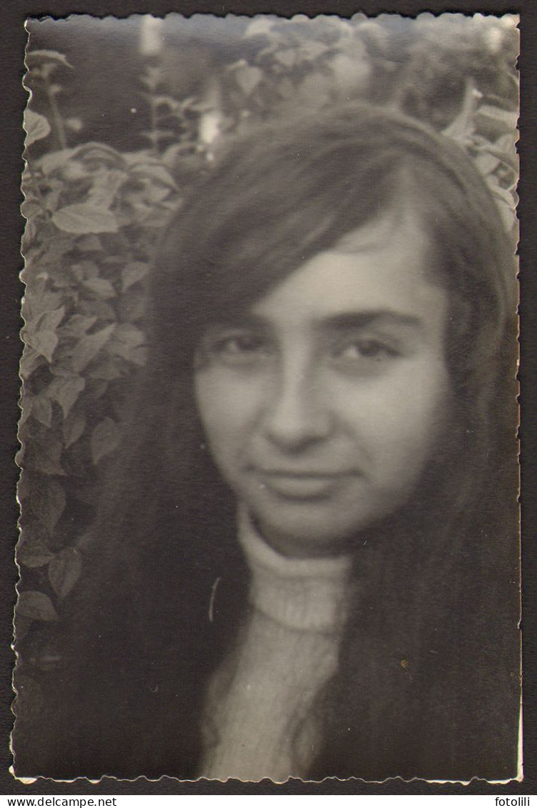 Nice Young Girl Long Hair Portrait  Old Photo 8x6 Cm #41085 - Personnes Anonymes