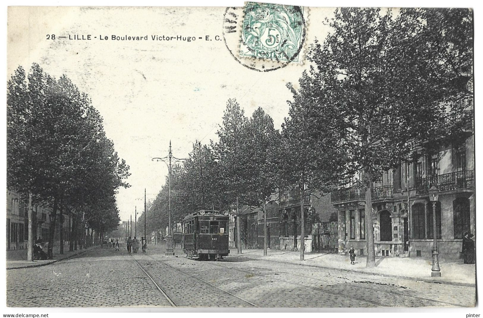 LILLE - Le Boulevard Victor Hugo - Tramway - Lille