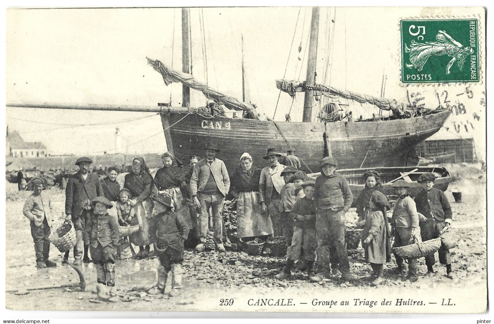 CANCALE - Groupe Au Triage Des Huitres - Cancale