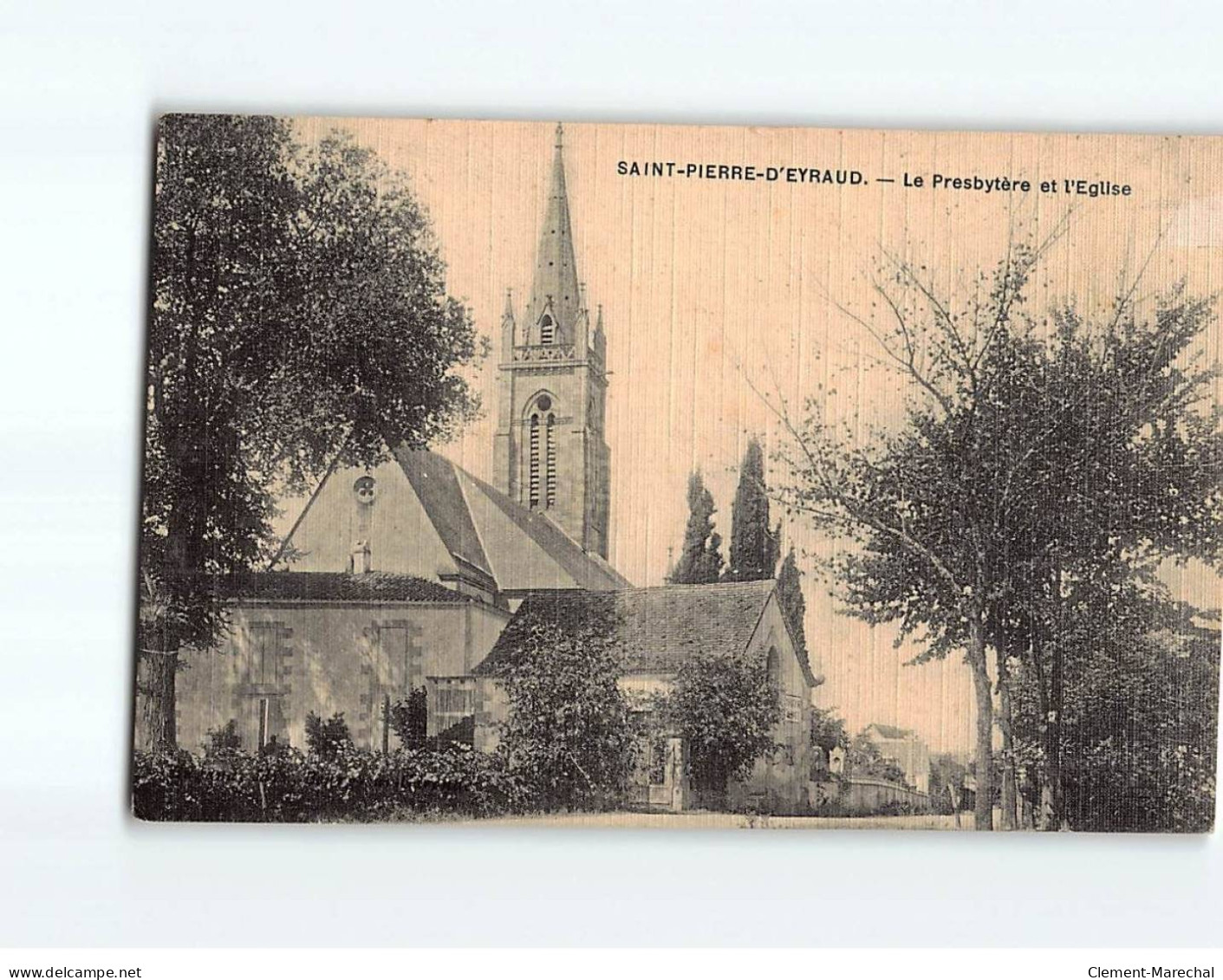 SAINT PIERRE D'EYRAUD : Le Presbytère Et L'Eglise - Très Bon état - Other & Unclassified