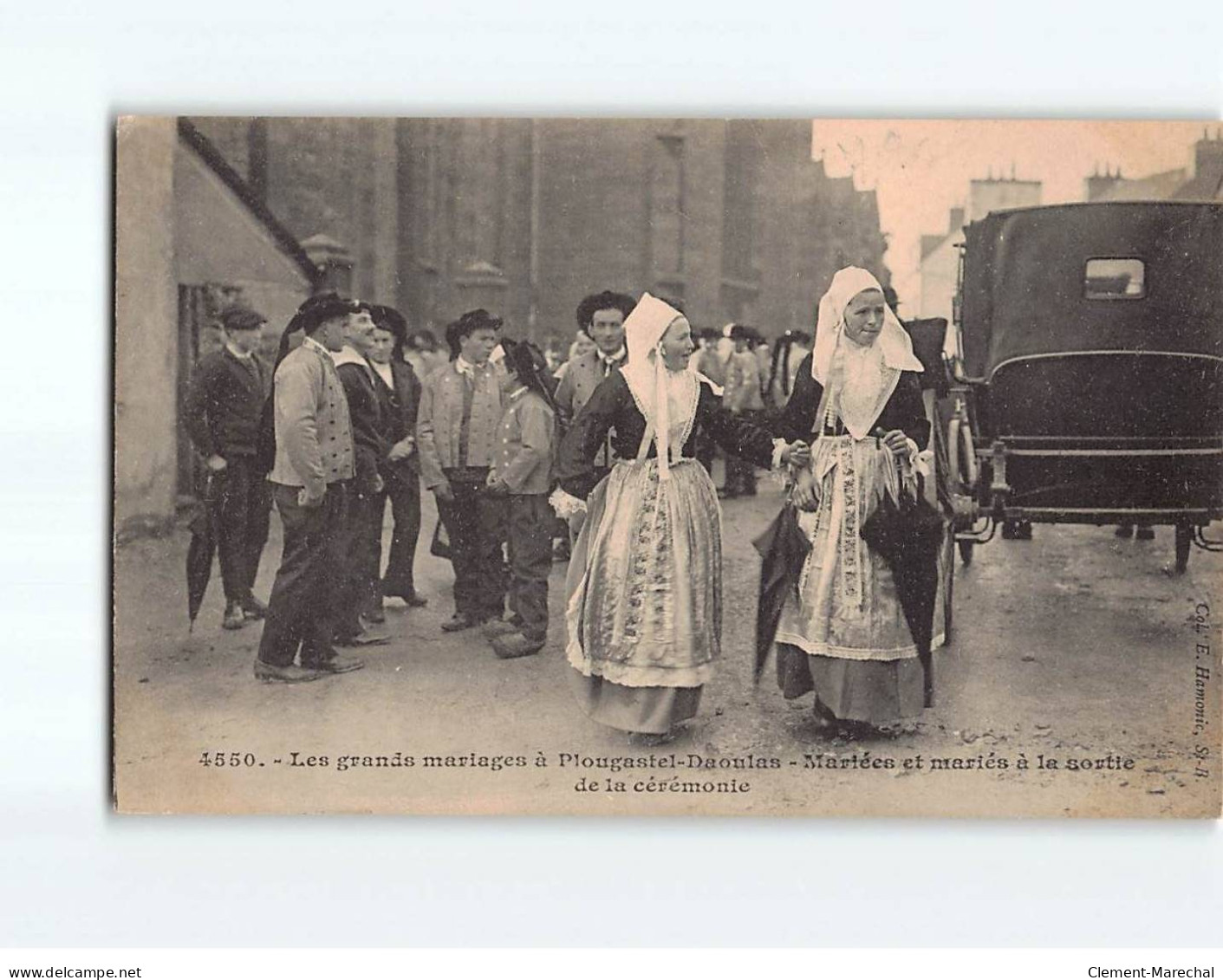 PLOUGASTEL DAOULAS : Mariées Et Mariés à La Sortie De La Cérémonie - Très Bon état - Plougastel-Daoulas