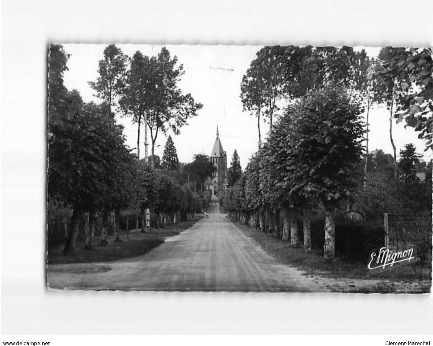 SENONCHES : L'Avenue Poucin, L'Eglise Et Le Vieux Château - état - Autres & Non Classés