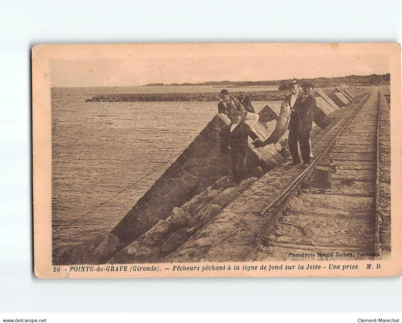 POINTE DE GRAVE : Pêcheurs Pêchant à La Ligne De Fond Sur La Jetée, Une Prise - état - Sonstige & Ohne Zuordnung