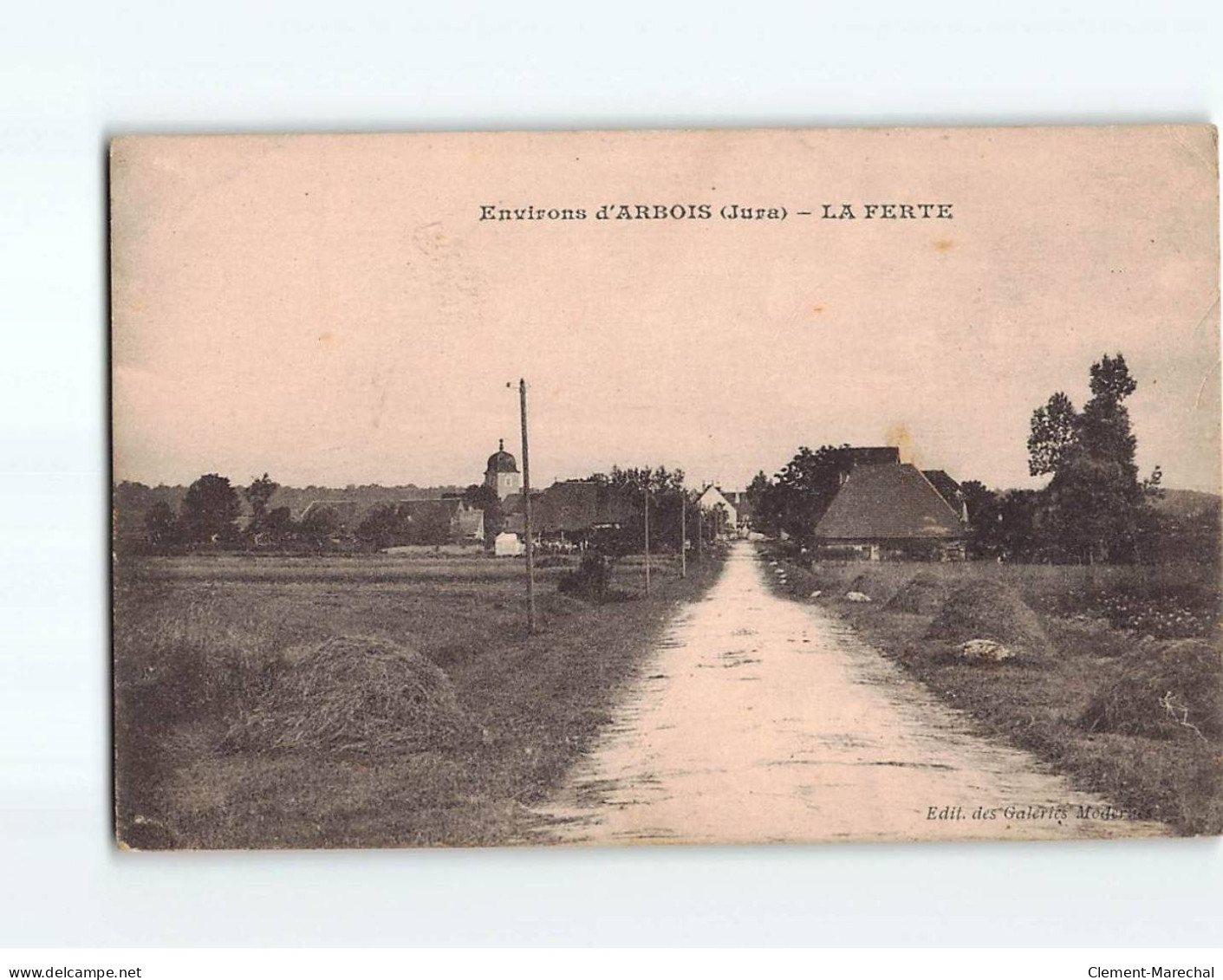 LA FERTE : Entrée Du Village - état - Andere & Zonder Classificatie