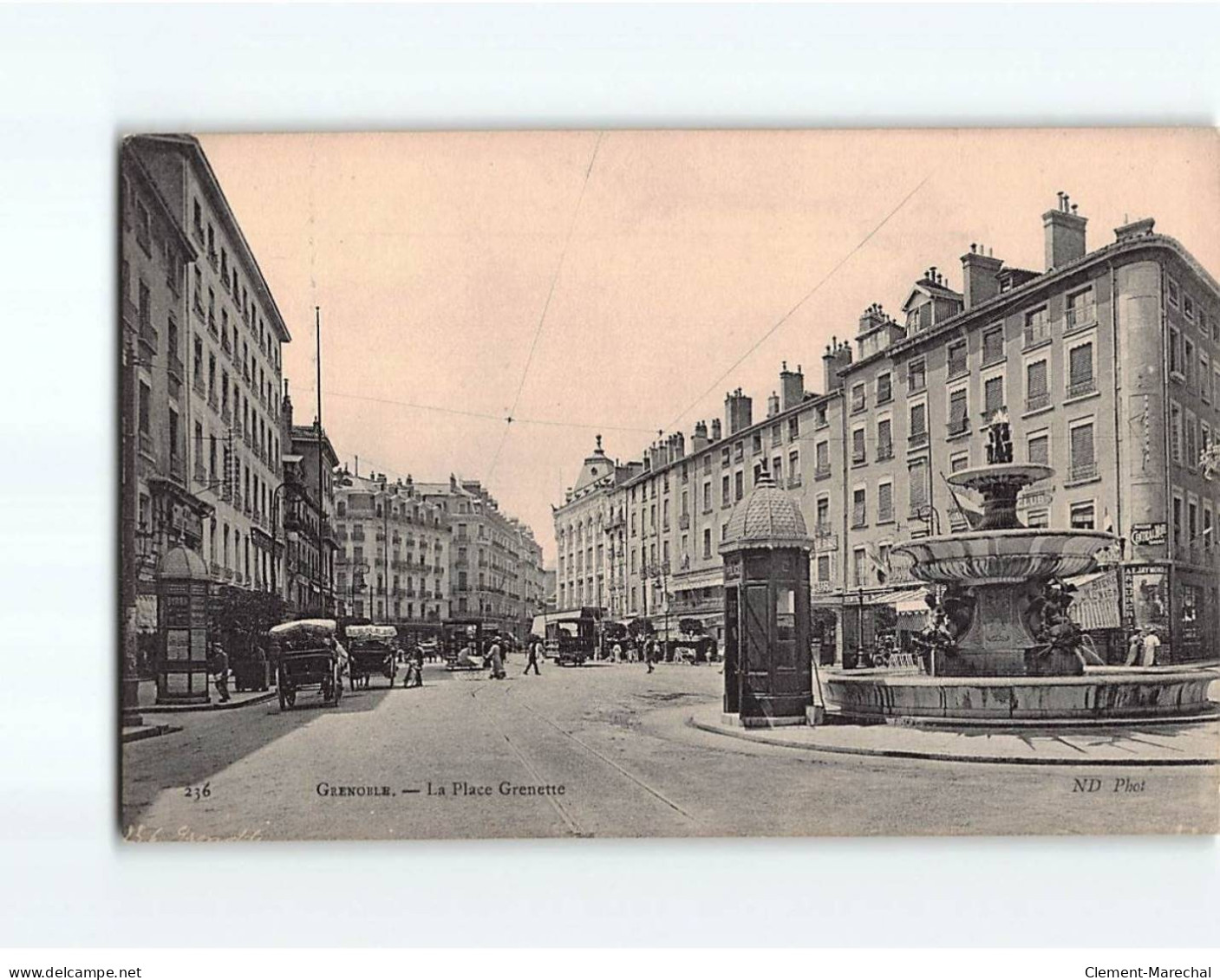 GRENOBLE : La Place Grenette - état - Grenoble