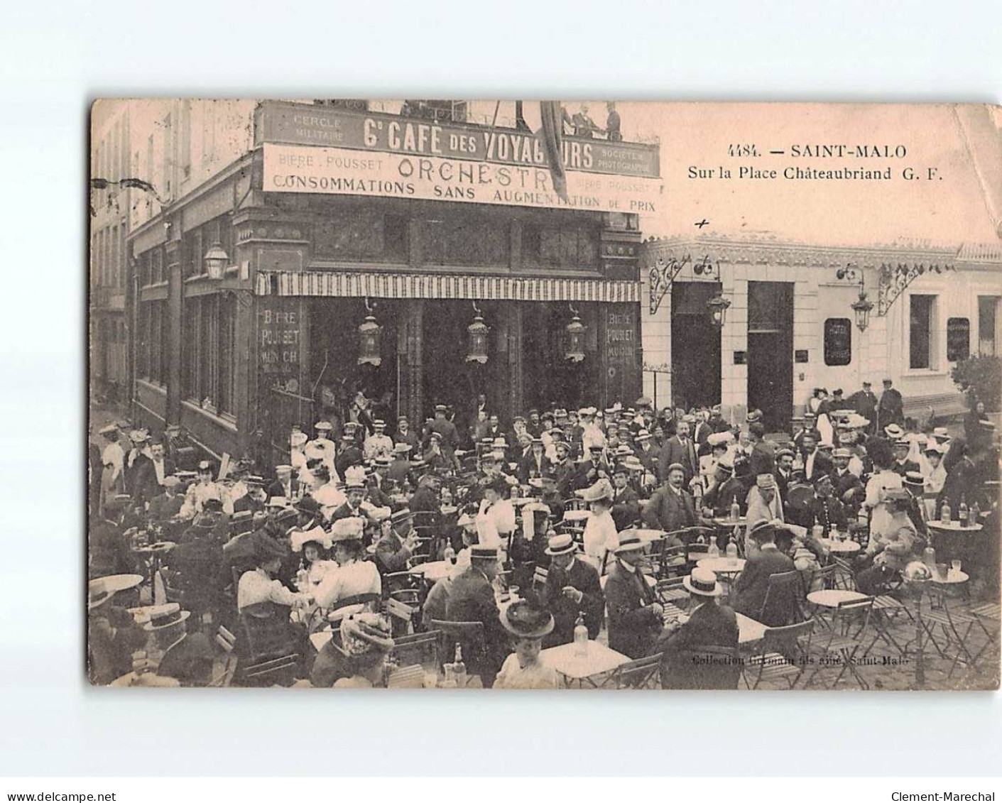 SAINT MALO : Sur La Place Châteaubriand - état - Saint Malo