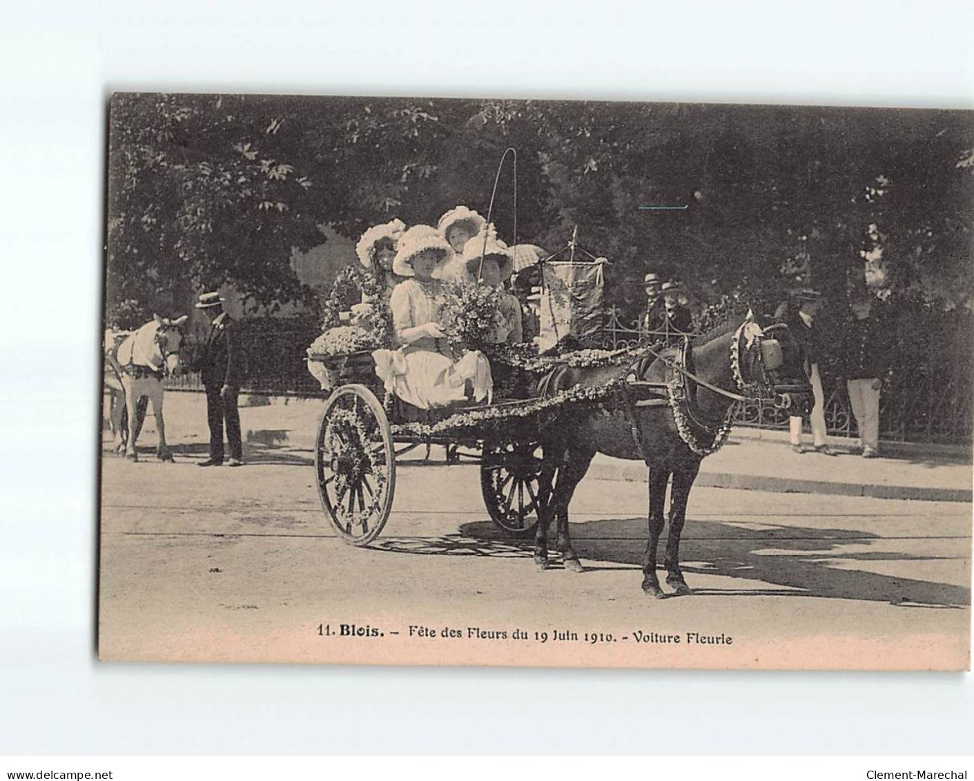 BLOIS : Fête Des Fleurs Du 19 Juin 1910, Voiture Fleurie - Très Bon état - Blois