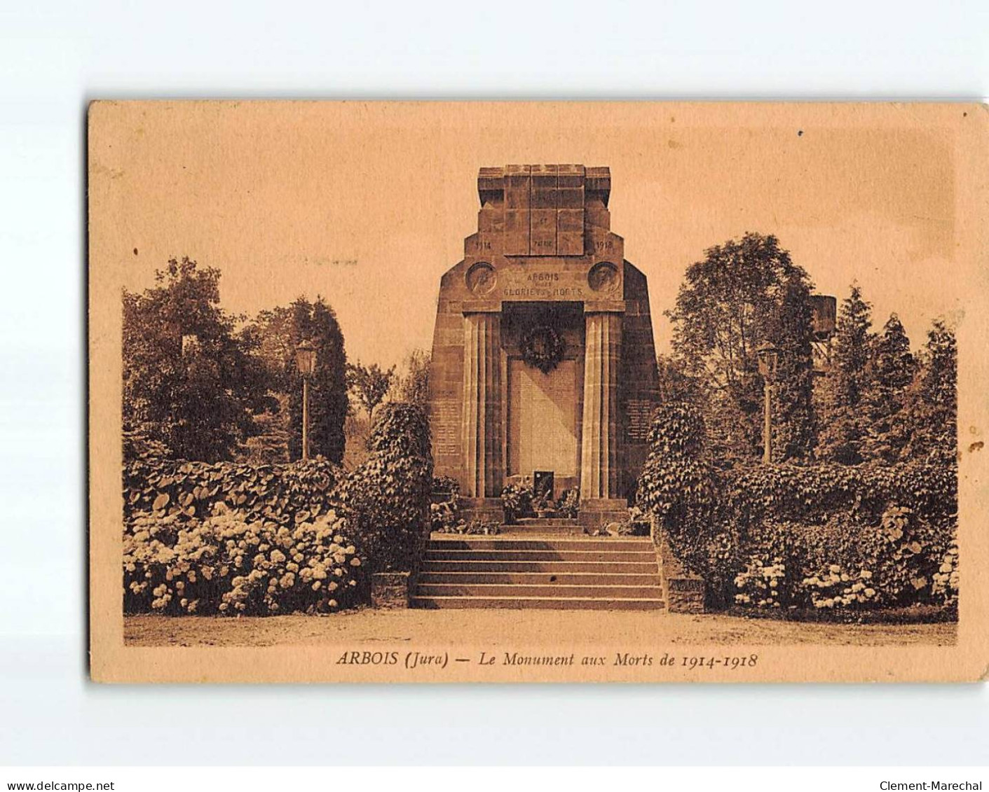 ARBOIS : Le Monument Aux Morts 1914-18 - état - Arbois