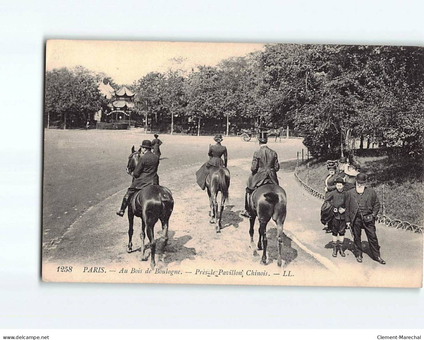 PARIS: Au Bois De Boulogne, Près Le Pavillon Chinois - Très Bon état - Otros & Sin Clasificación