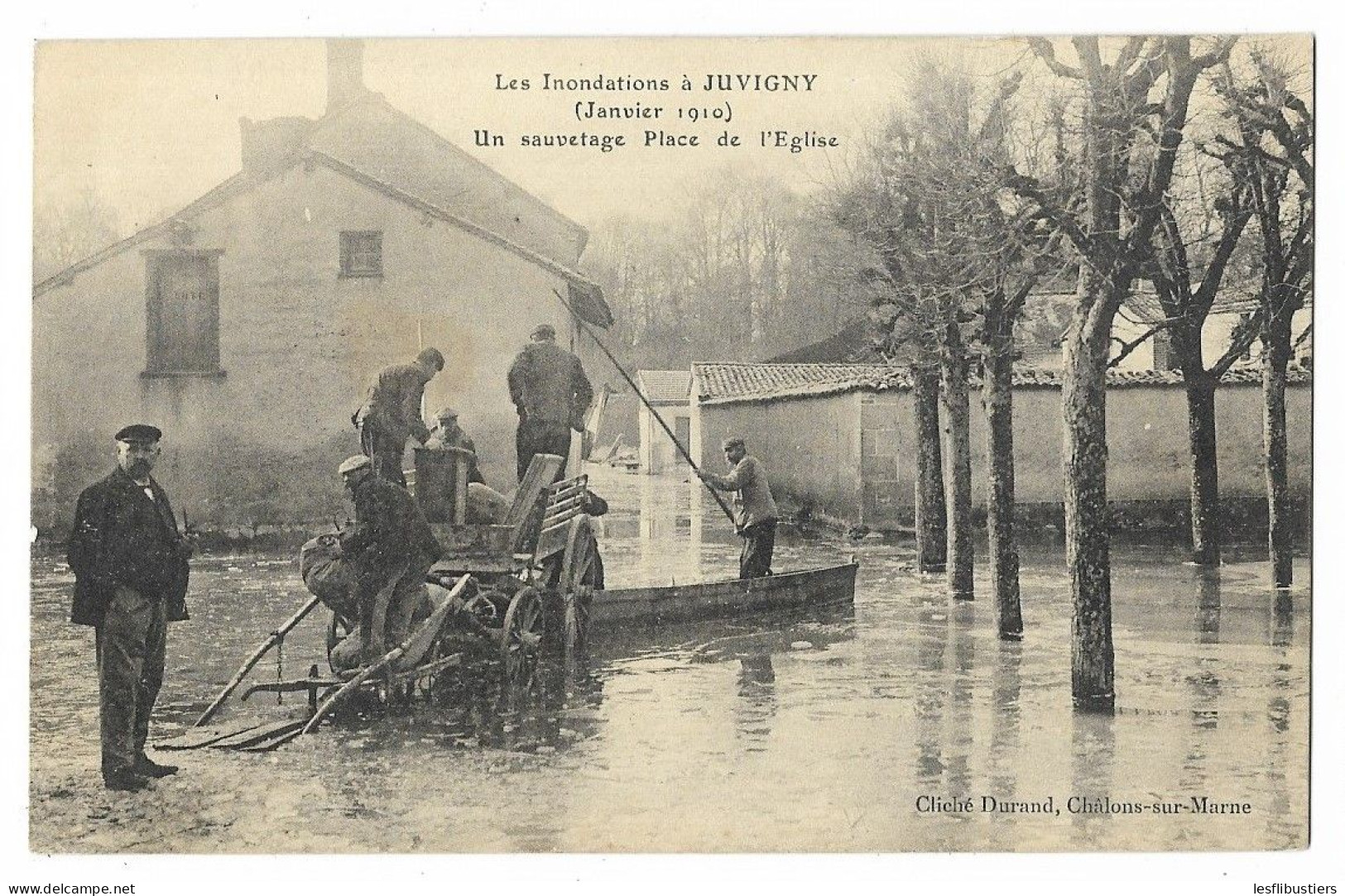 CPA 51 Les Inondations à  JUVIGNY (Janvier 1910) - Un Sauvetage Place De L' Eglise - Other & Unclassified