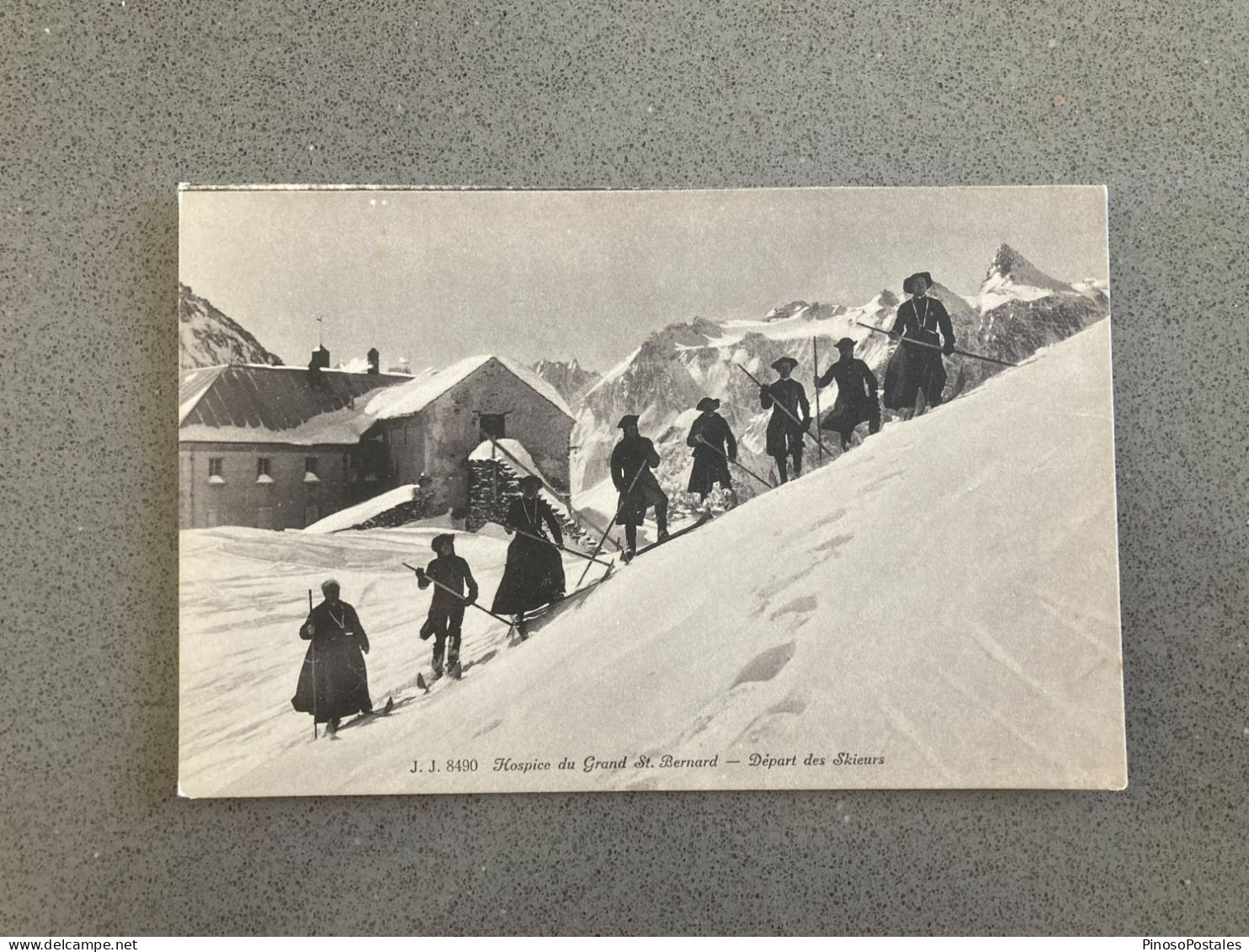 Hospice Du Grand St. Bernard - Depart Des Skieurs Carte Postale Postcard - Andere & Zonder Classificatie
