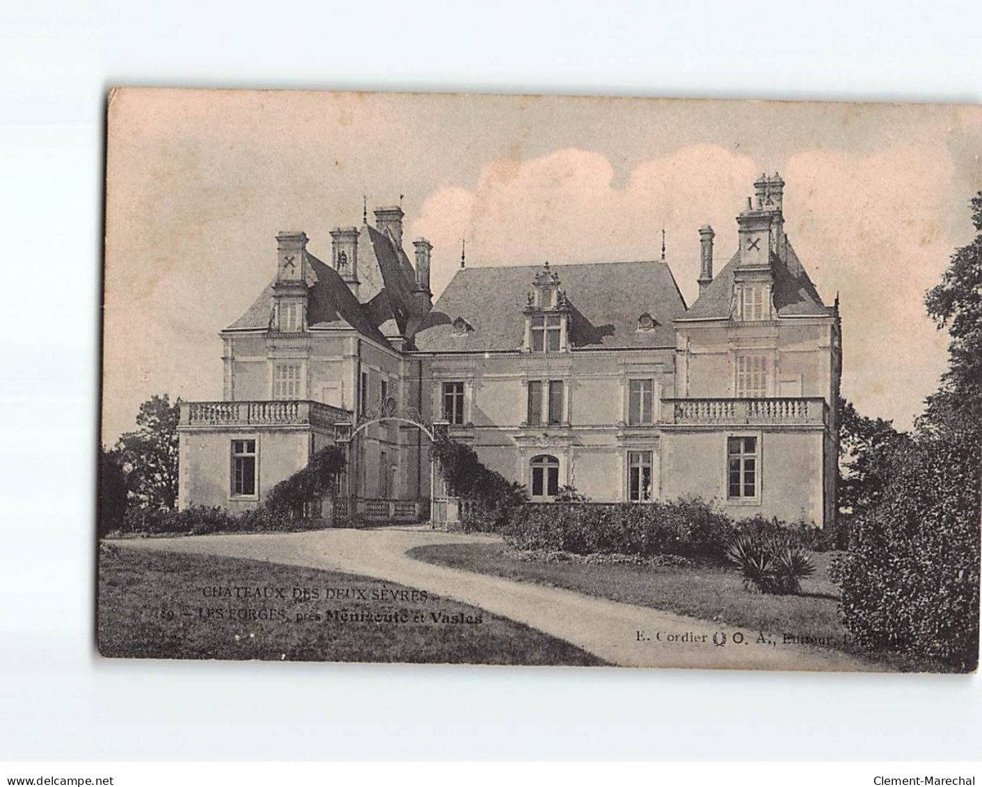 Château Des FORGES, Près Salves Et Menigoute - état - Other & Unclassified