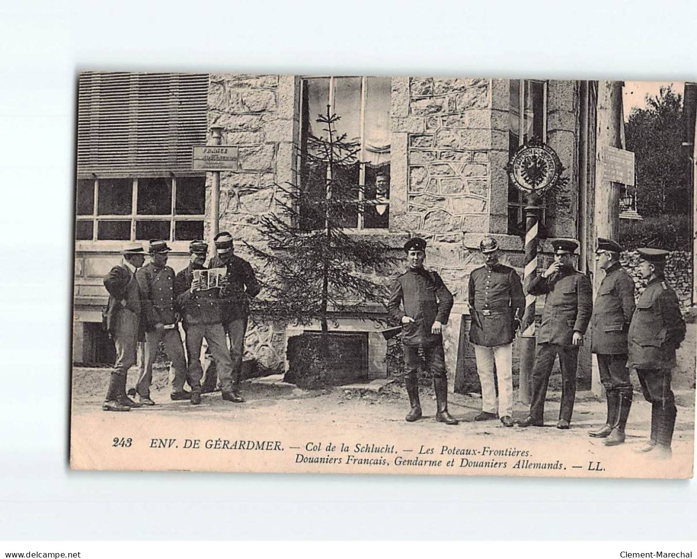 Col De La Schlucht, Les Poteaux Frontières, Douaniers Français, Gendarmes Et Douaniers Allemands - état - Altri & Non Classificati