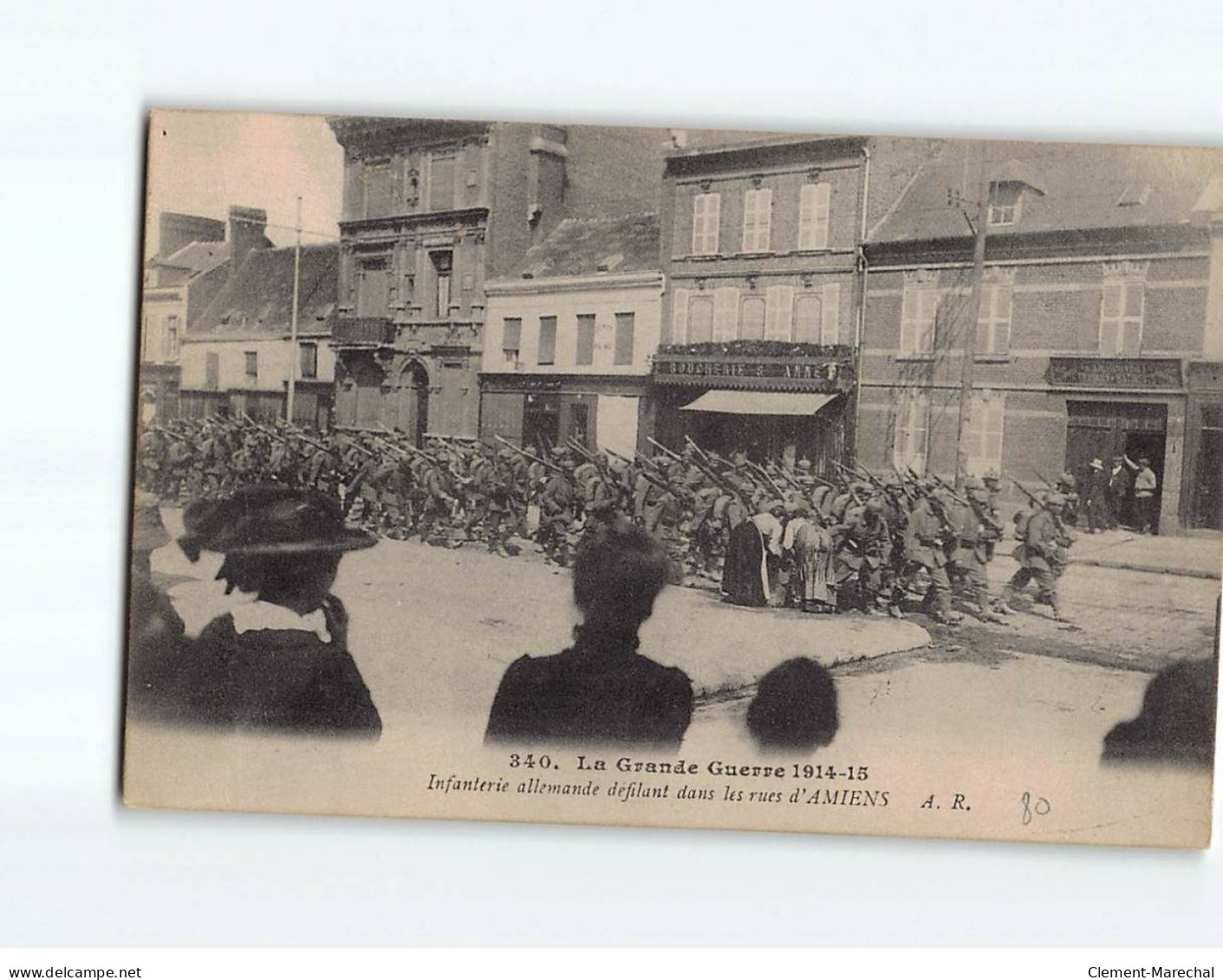 AMIENS : Infanterie Allemande Défilant Dans Les Rues, 1914-15 - état - Amiens