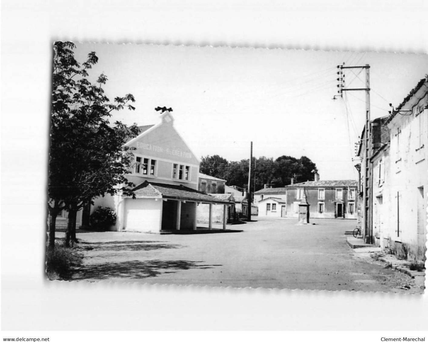 POIRE SUR VELLUIRE : Vue Intérieure Du Village - Très Bon état - Andere & Zonder Classificatie