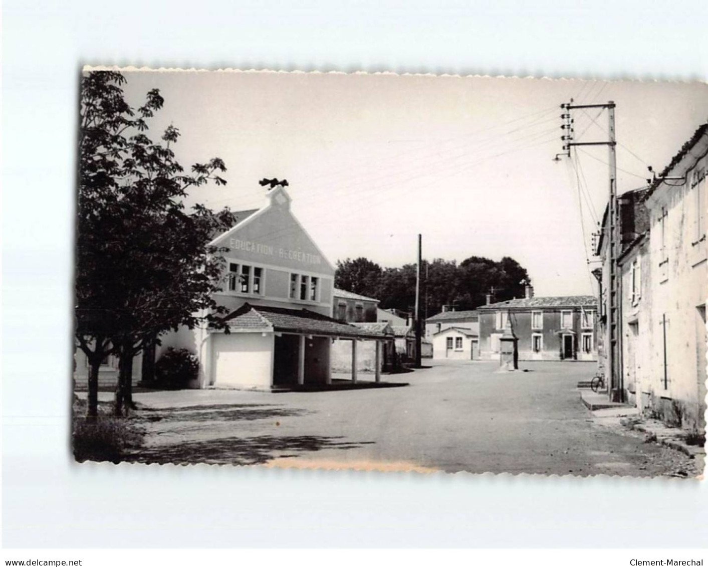 POIRE SUR VELLUIRE : Vue Intérieure Du Village - état - Autres & Non Classés