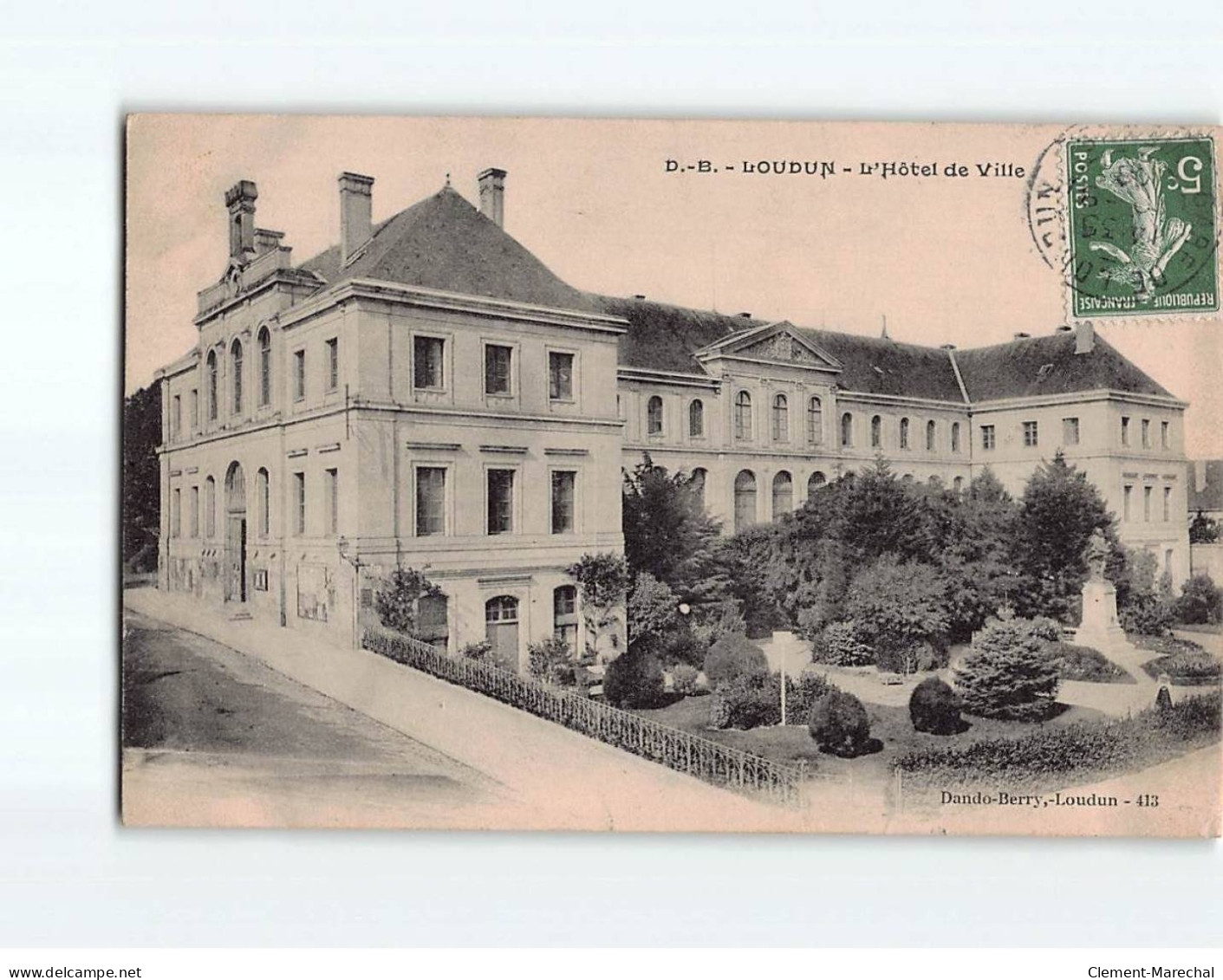 LOUDUN : L'Hôtel De Ville - Très Bon état - Loudun