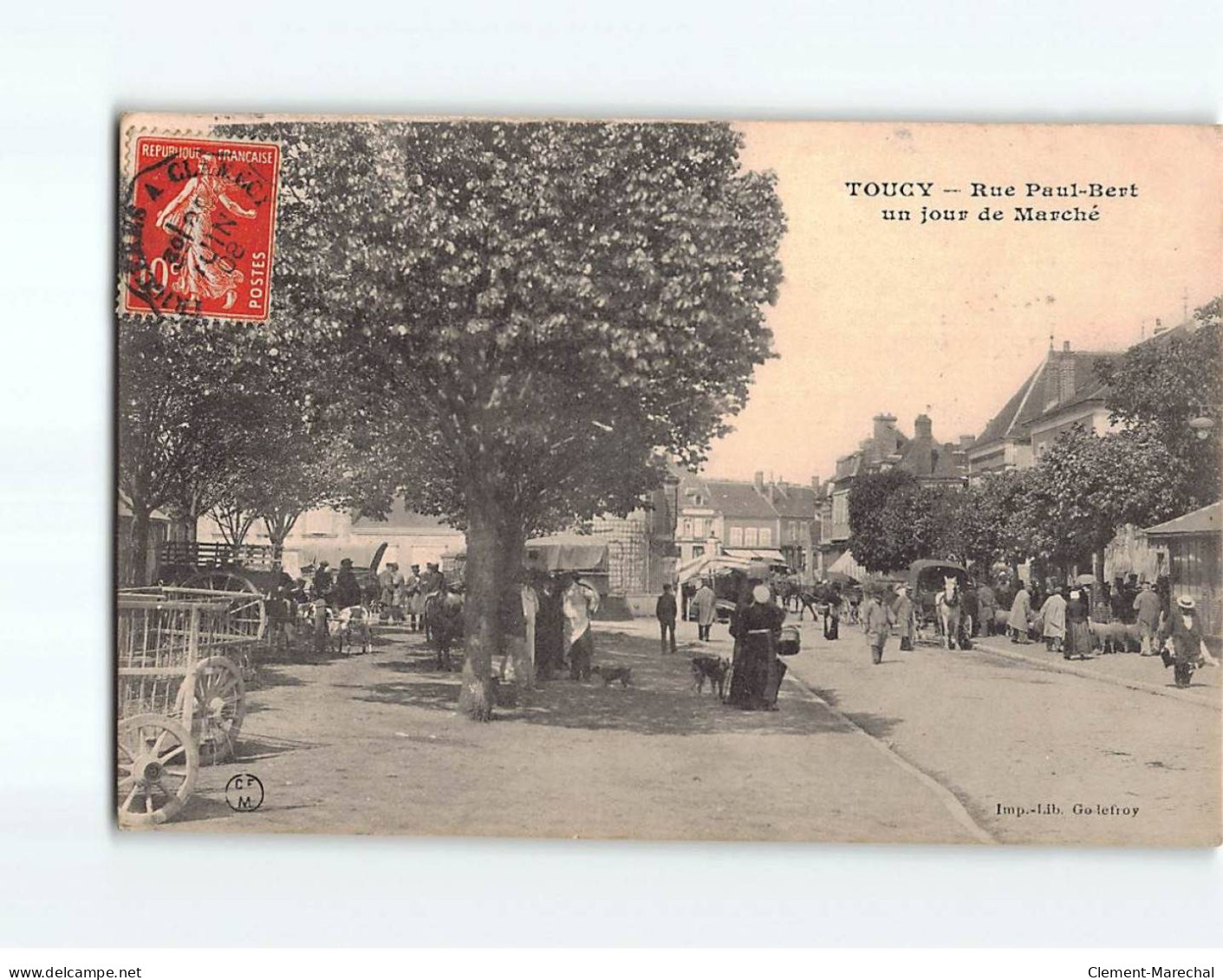 TOUCY : Rue Paul-Bert, Un Jour De Marché - état - Toucy