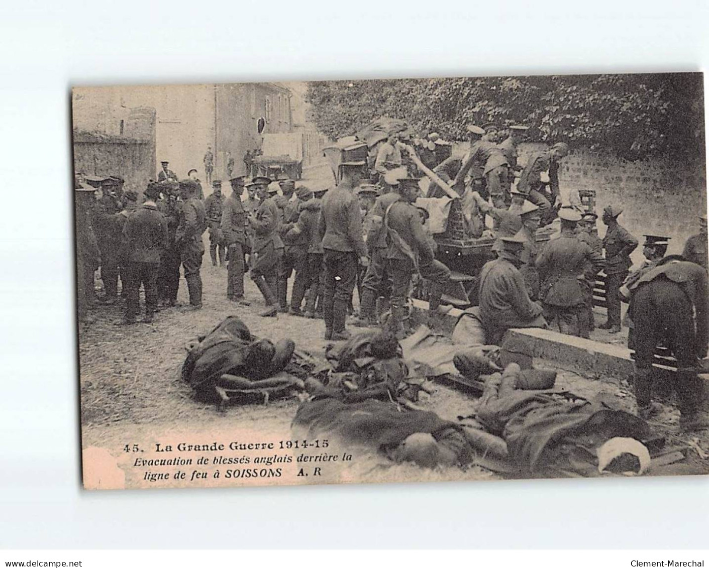 SOISSONS : La Grande Guerre, Evacuation De Blessés Anglais Derrière La Ligne De Feu - Très Bon état - Soissons