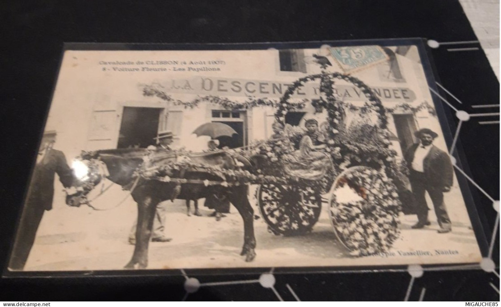 Carte Postale   CAVALCADE  DE Clisson Voiture Fleurie Les Papillons - Clisson