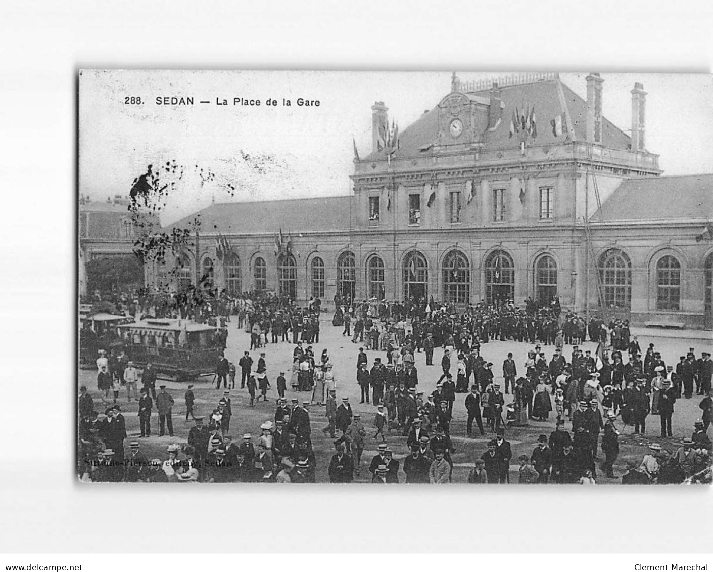 SEDAN : La Place De La Gare - état - Sedan