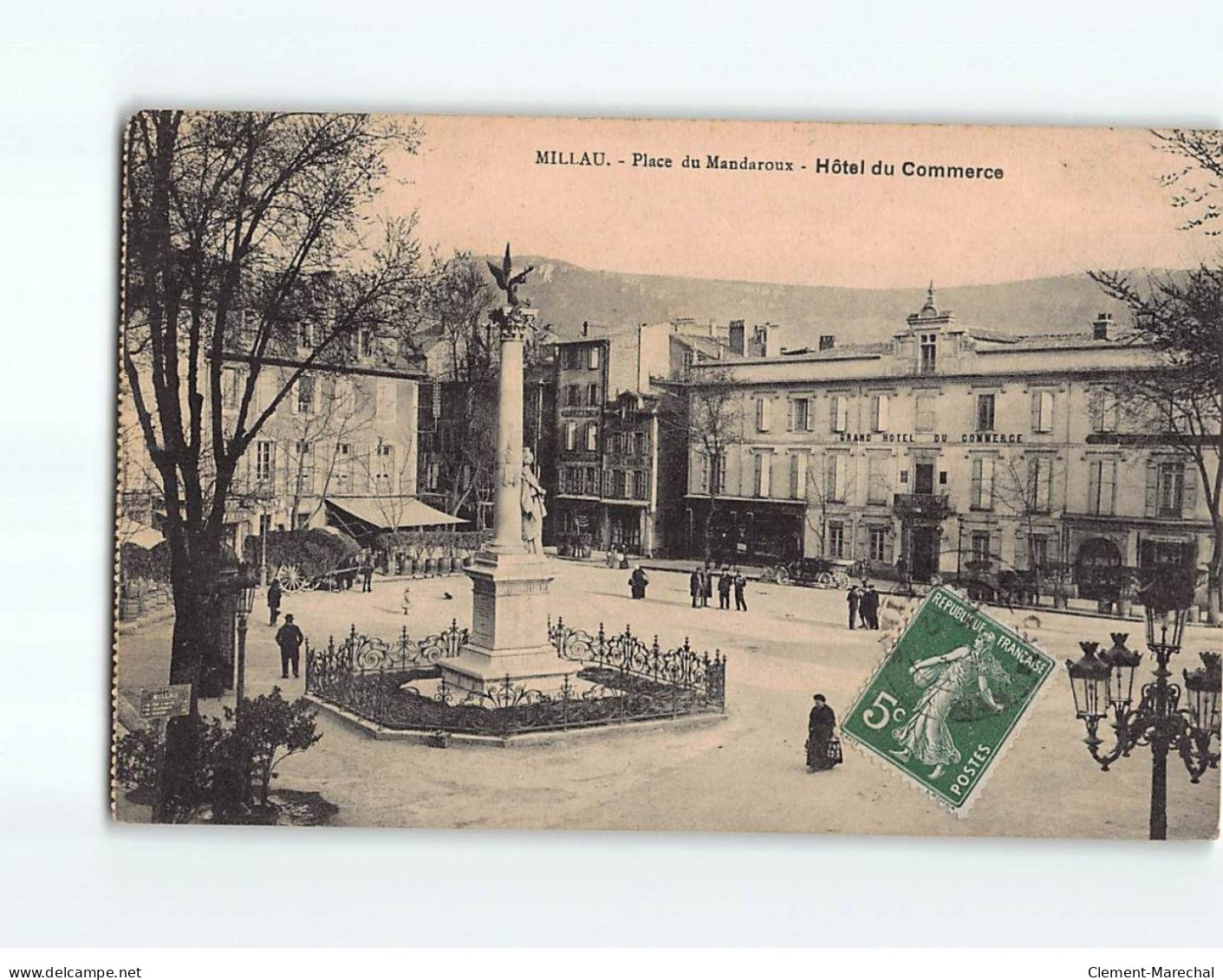 MILLAU : Place Du Mandaroux, Hôtel Du Commerce - état - Millau