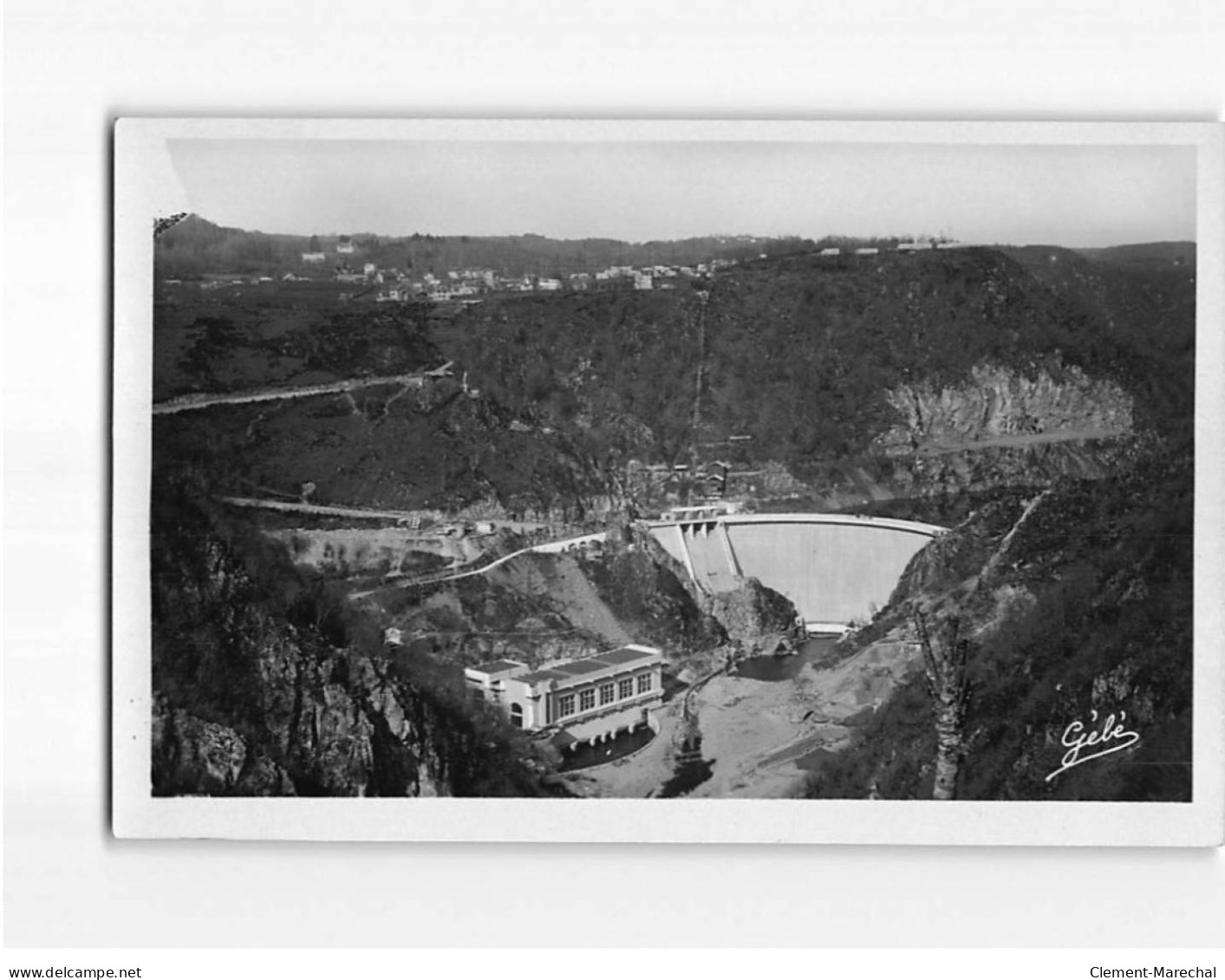 Le Barrage De Marèges, Vue D'ensemble Prise De L'Aval - Très Bon état - Autres & Non Classés