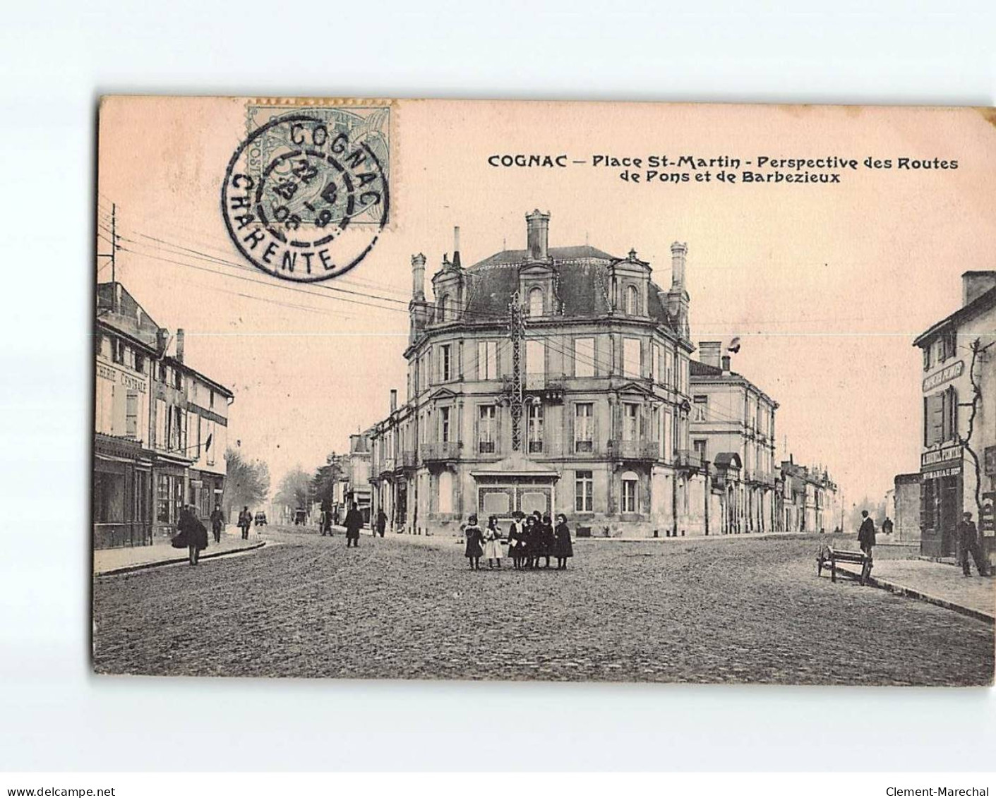 COGNAC : Place Saint-Martin, Perspective Des Routes De Pons Et De Barbezieux - état - Cognac