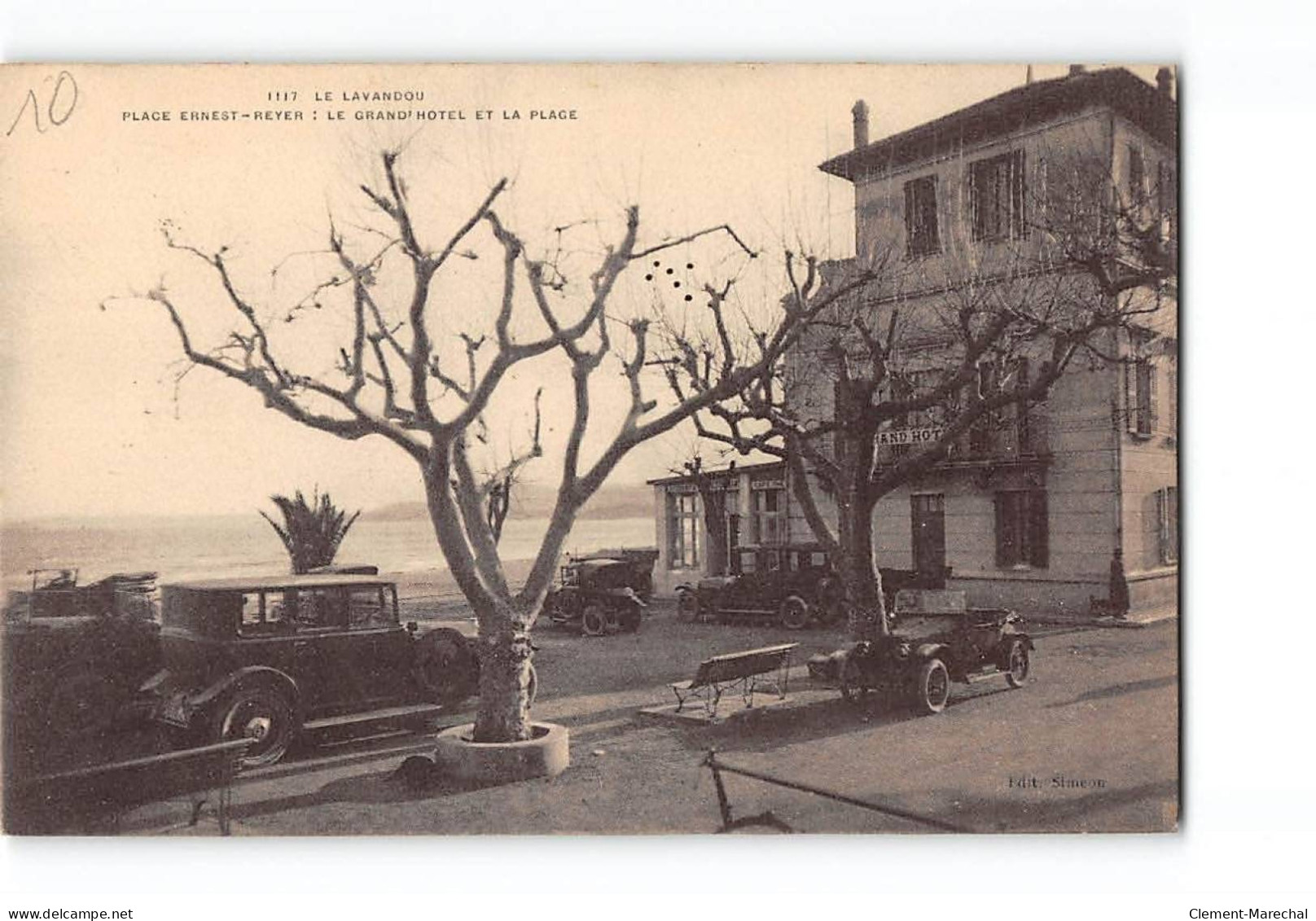 LE LAVANDOU - Place Ernest Reyer - Le Grand Hôtel Et Le Plage - Très Bon état - Le Lavandou