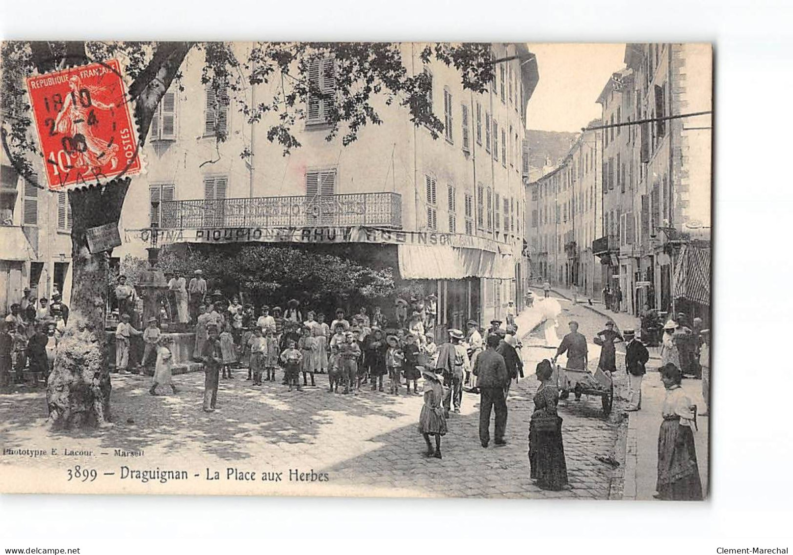 DRAGUIGNAN - La Place Aux Herbes - Très Bon état - Draguignan