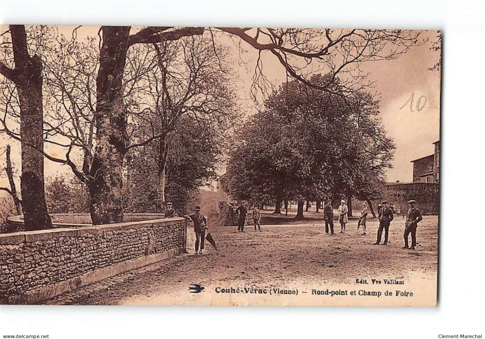 COUHE VERAC - Rond Point Et Champ De Foire - Très Bon état - Couhe