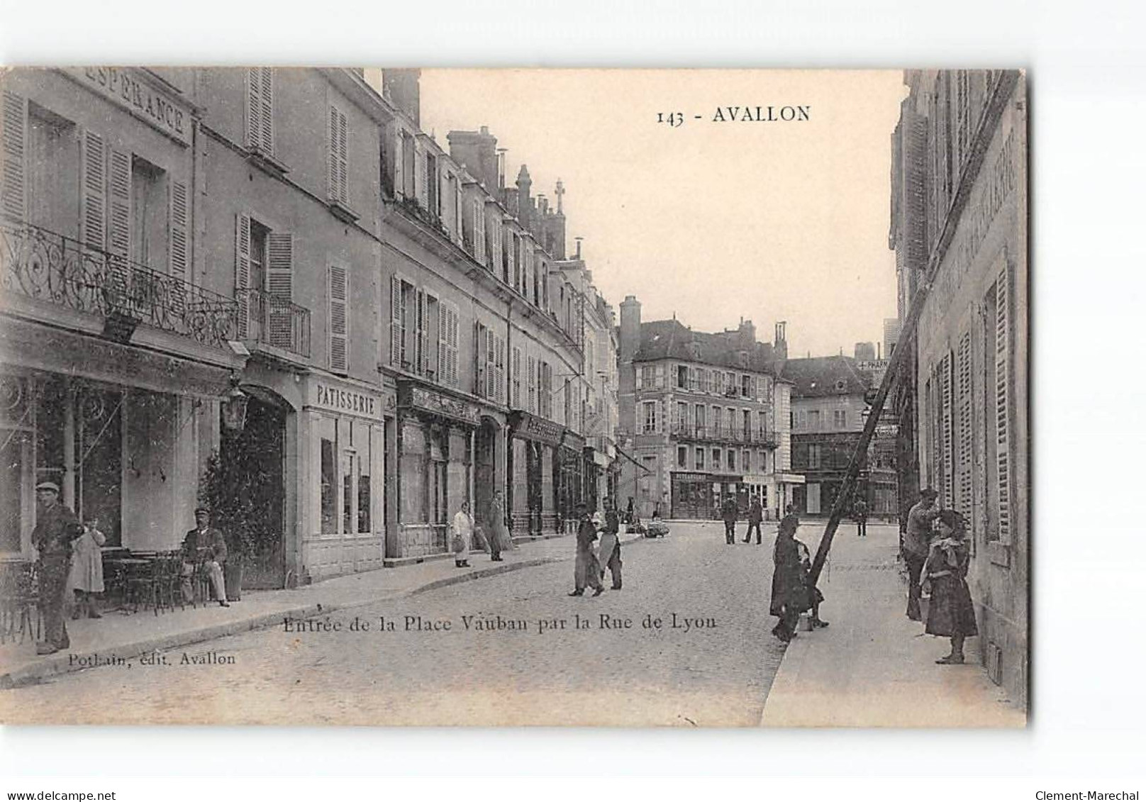 AVALLON - Entrée De La Place Vauban Par La Rue De Lyon - Très Bon état - Avallon