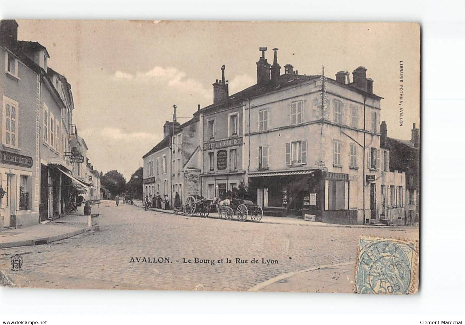 AVALLON - Le Bourg Et La Rue De Lyon - état - Avallon
