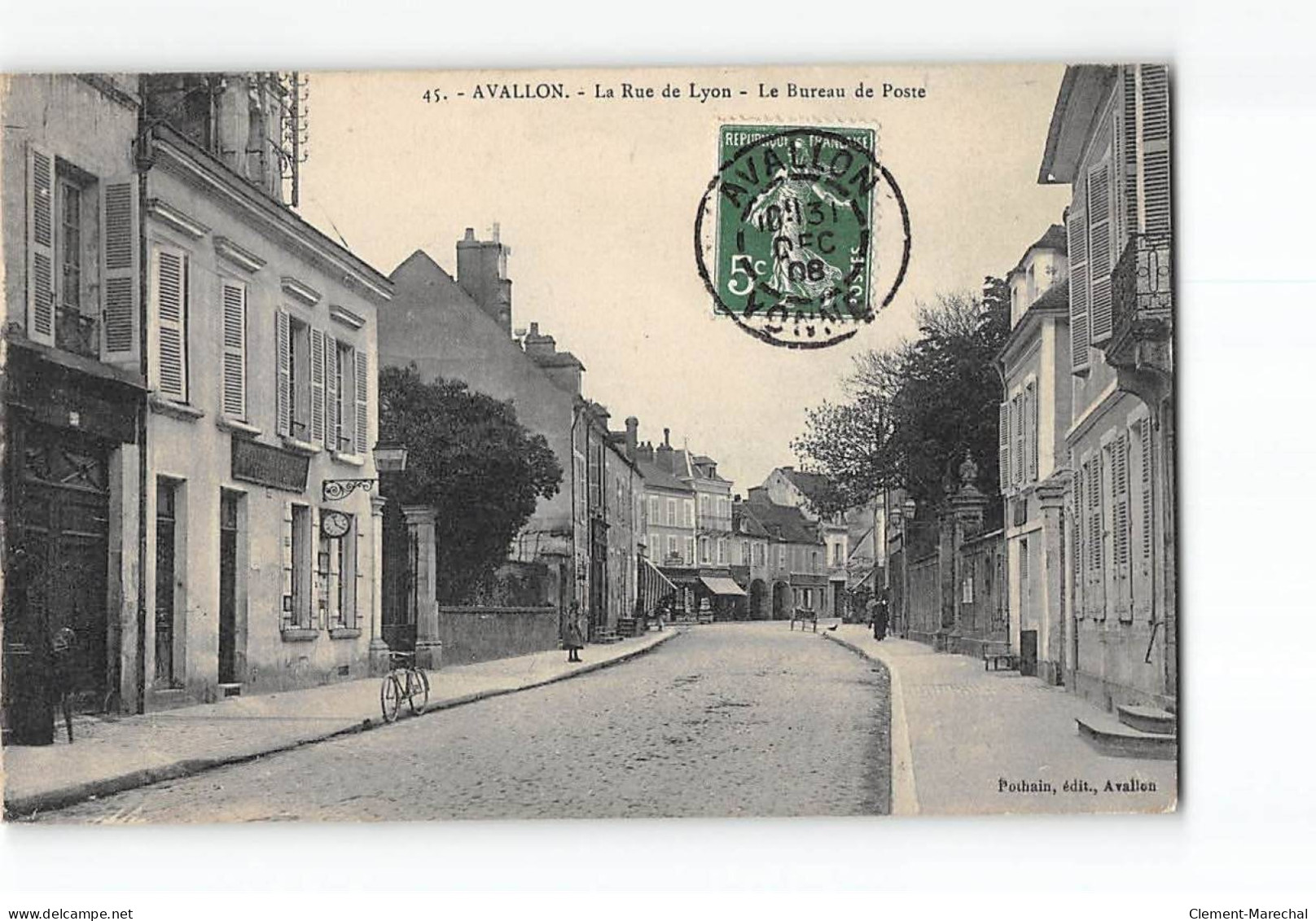 AVALLON - La Rue De Lyon - Le Bureau De Poste - Très Bon état - Avallon