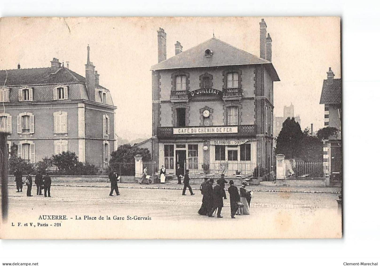 AUXERRE - La Place De La Gare Saint Gervais - état - Auxerre