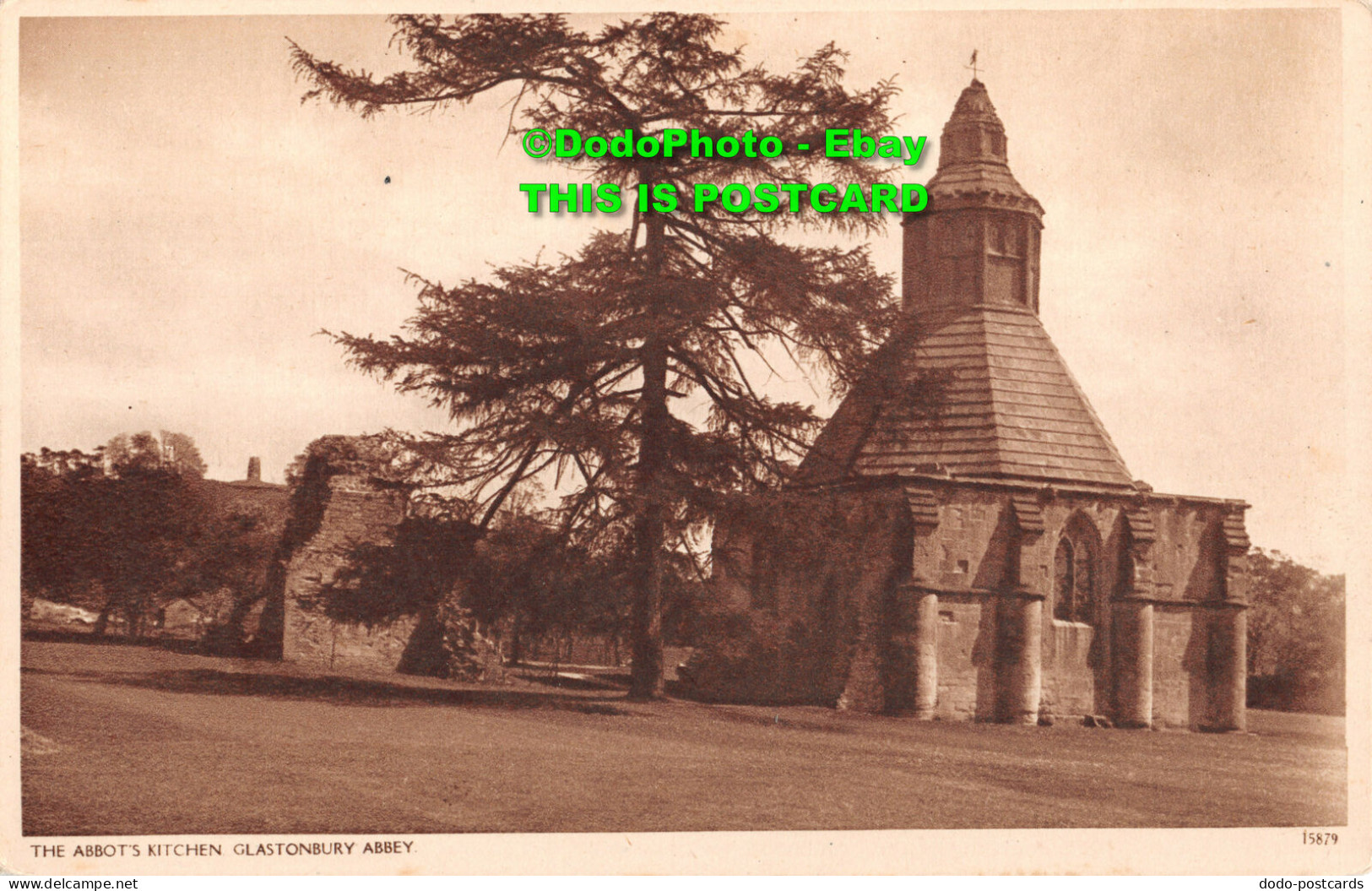 R345372 TRhe Abbots Kitchen Glastonbury Abbey. 15879. Post Card - Monde