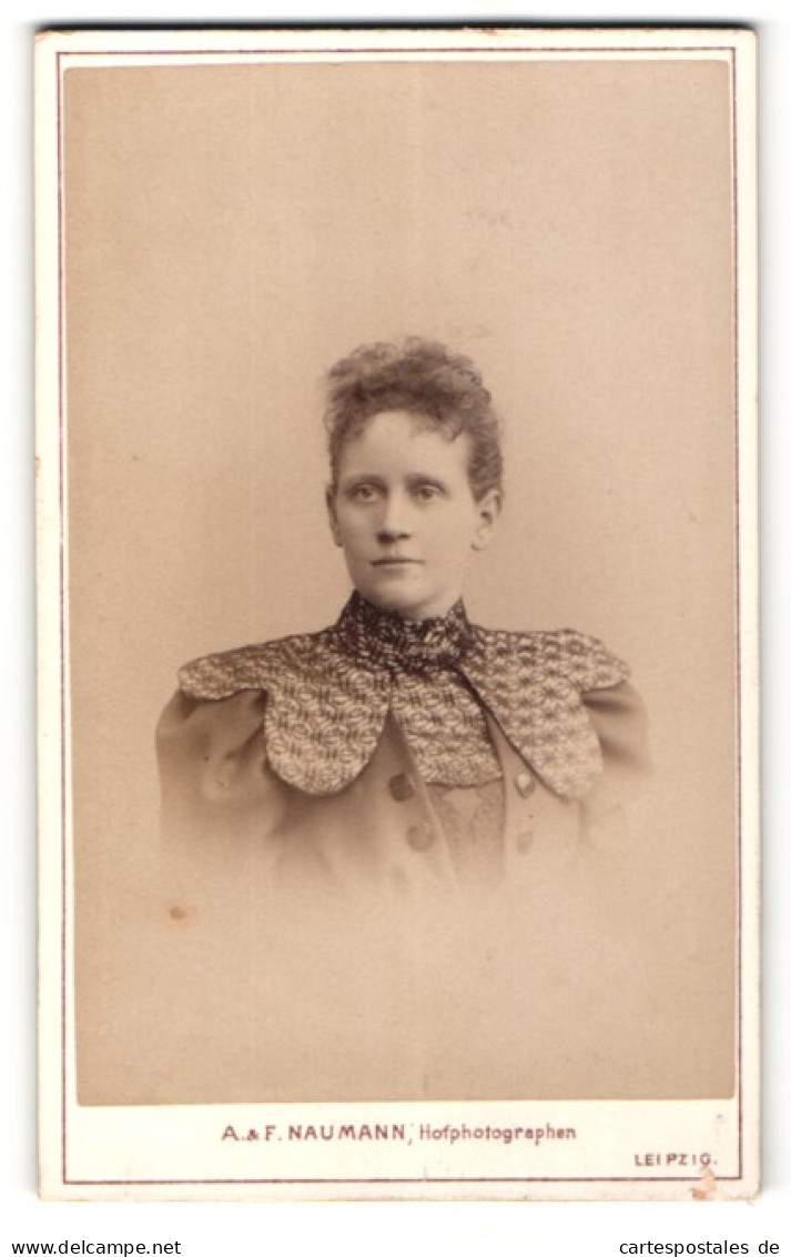 Fotografie A. & F. Naumann, Leipzig, Portrait Junge Frau Mit Zusammengebundenem Haar  - Anonymous Persons