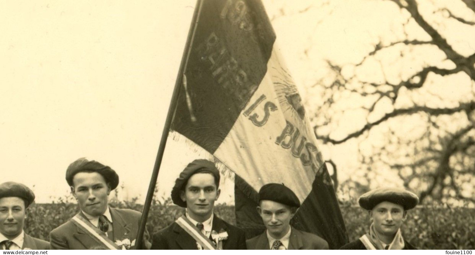 PHOTO ORIGINALE Des Conscrits De BARRAIS BUSSOLLES 03 ALLIER Année 195? - Ohne Zuordnung