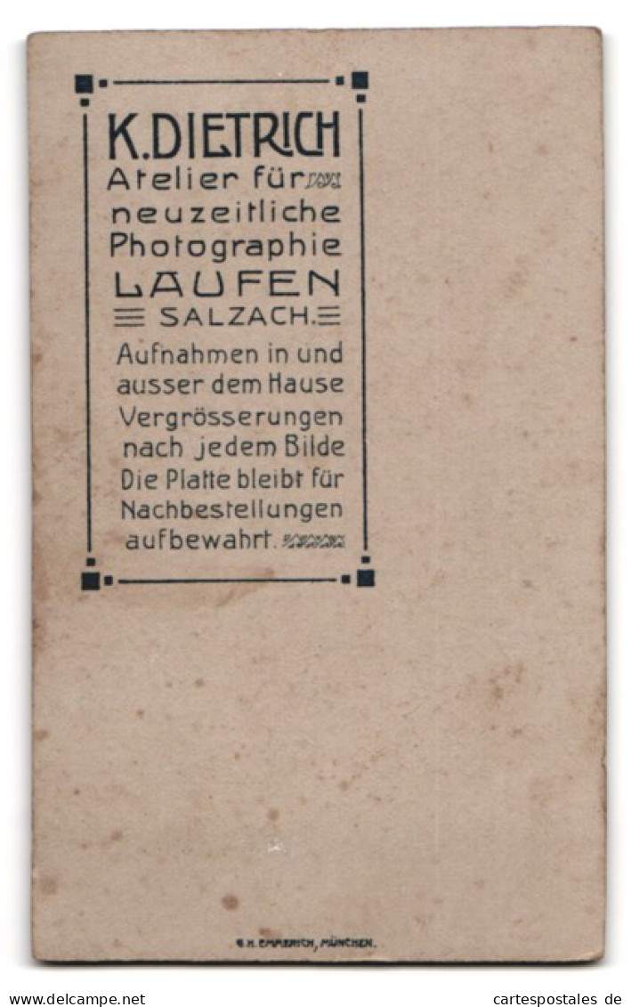 Fotografie Karl Dietich, Laufen A /S., Portrait Junger Herr Im Anzug Mit Tabakpfeife  - Anonyme Personen