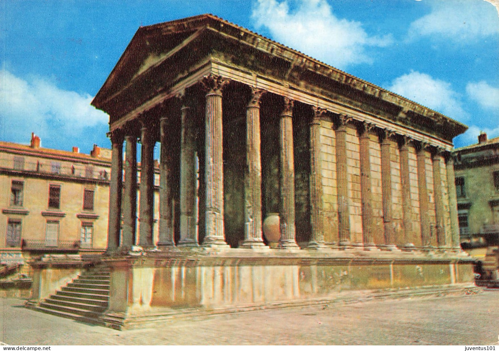 CPSM Nîmes-La Maison Carrée-Timbre   L2912 - Nîmes