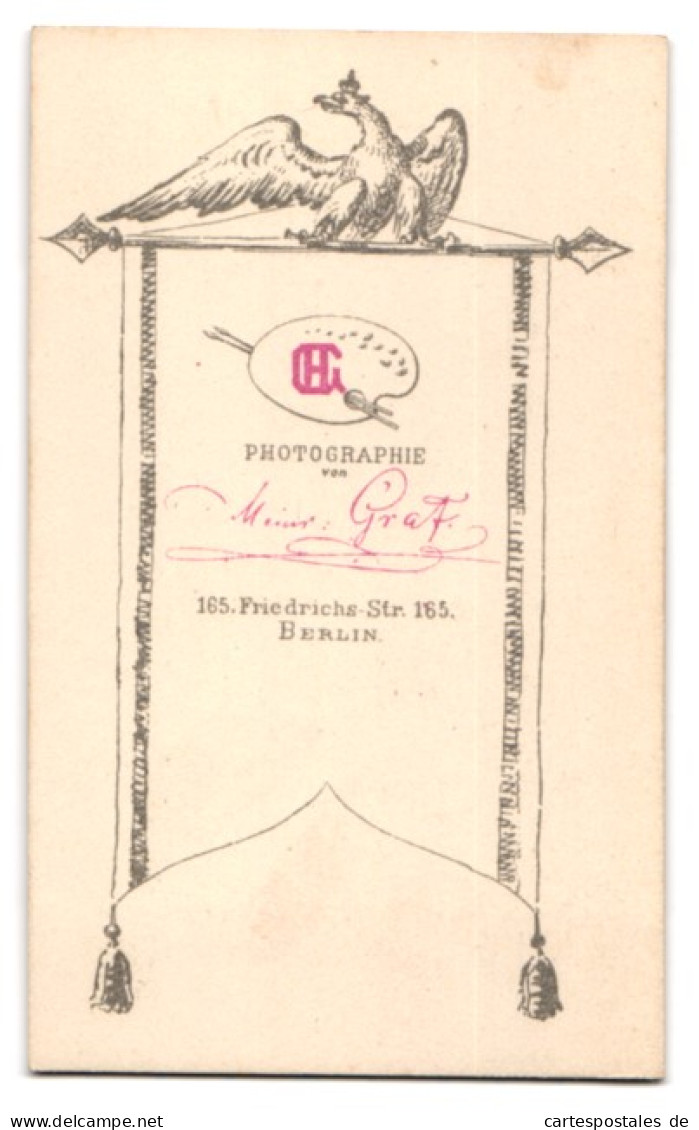 Fotografie Heinr. Graf, Berlin, Friedrichs-Str. 165, Portrait Mann Im Anzug Mit Stolz Geschwellte Brust Und Fliege  - Anonymous Persons