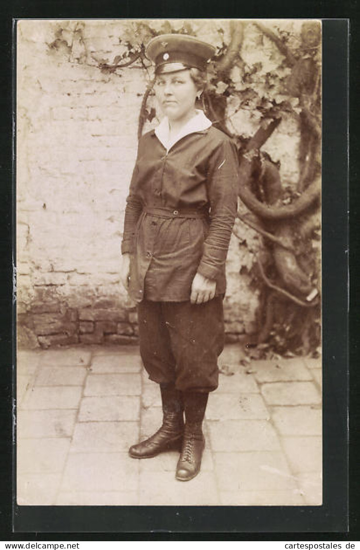 Foto-AK Uniformfoto Einer Eisenbahnerin  - Weltkrieg 1914-18