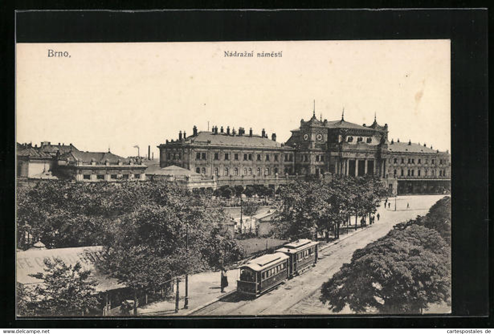 AK Brünn / Brno, Nádrazí Námestí, Bahnhof, Strassenbahn Aus Der Vogelschau  - Tschechische Republik