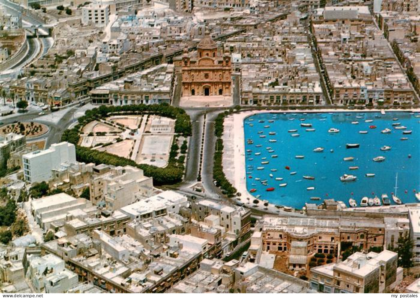 73945575 Malta__Insel Msida Creek With St. Joseph Parish Church Yacht Marina - Malte